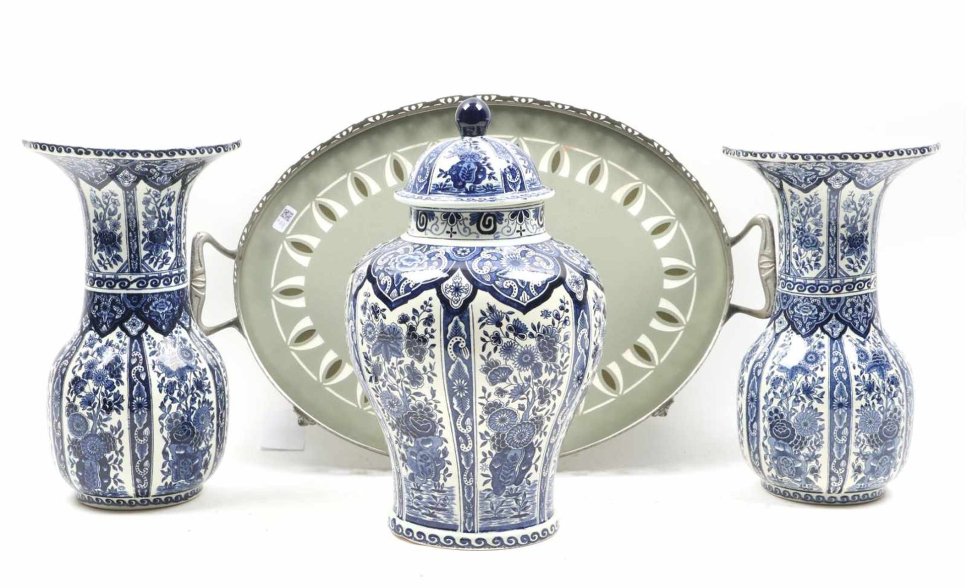 Villeroy and Boch 3-piece earthenware cabinet set with Delft blue decoration 30.5 cm and 34.5 cm