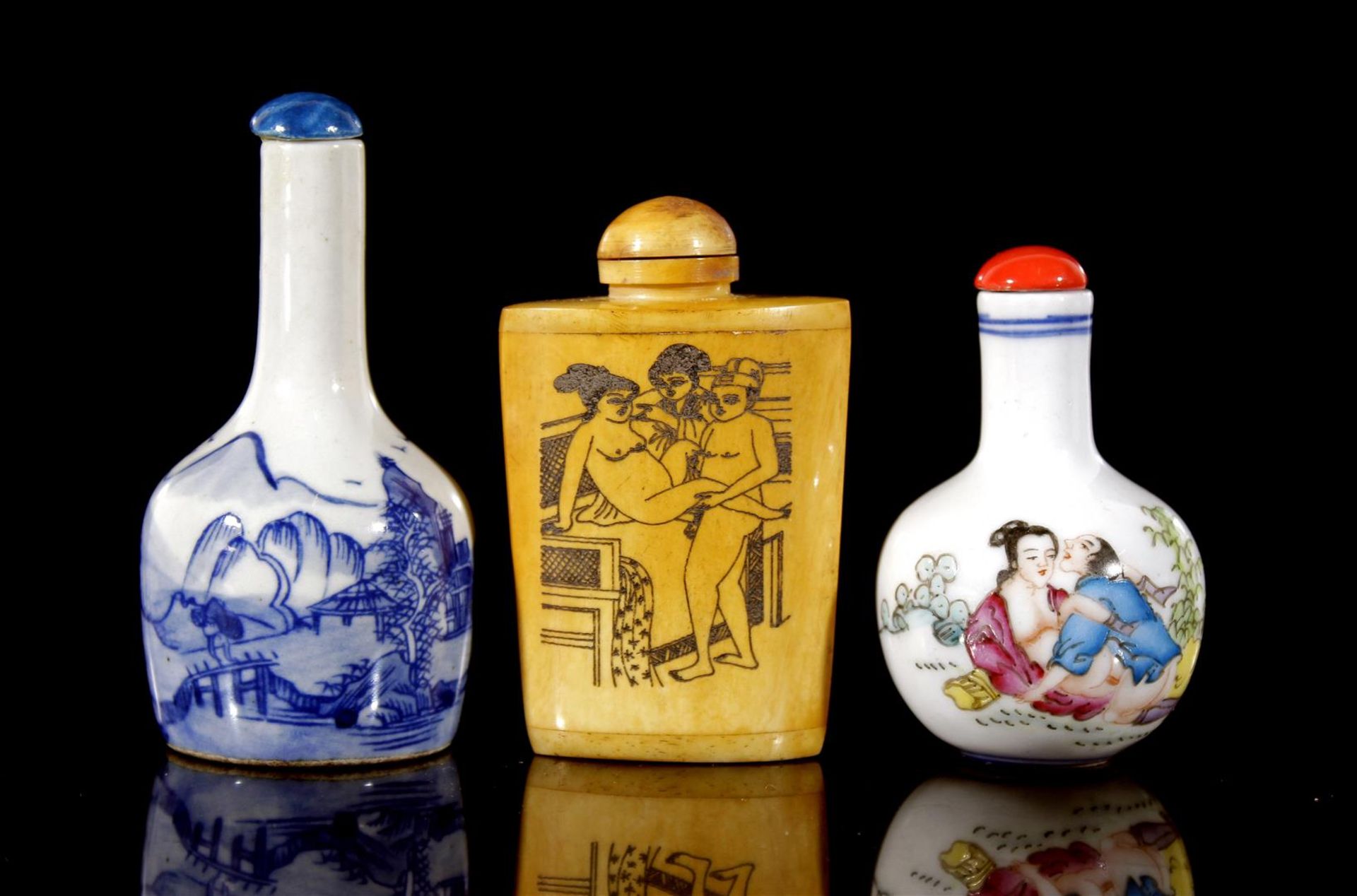 Chinese porcelain snuff bottle with blue decor 8.5 cm high, porcelain snuff bottle with erotic decor
