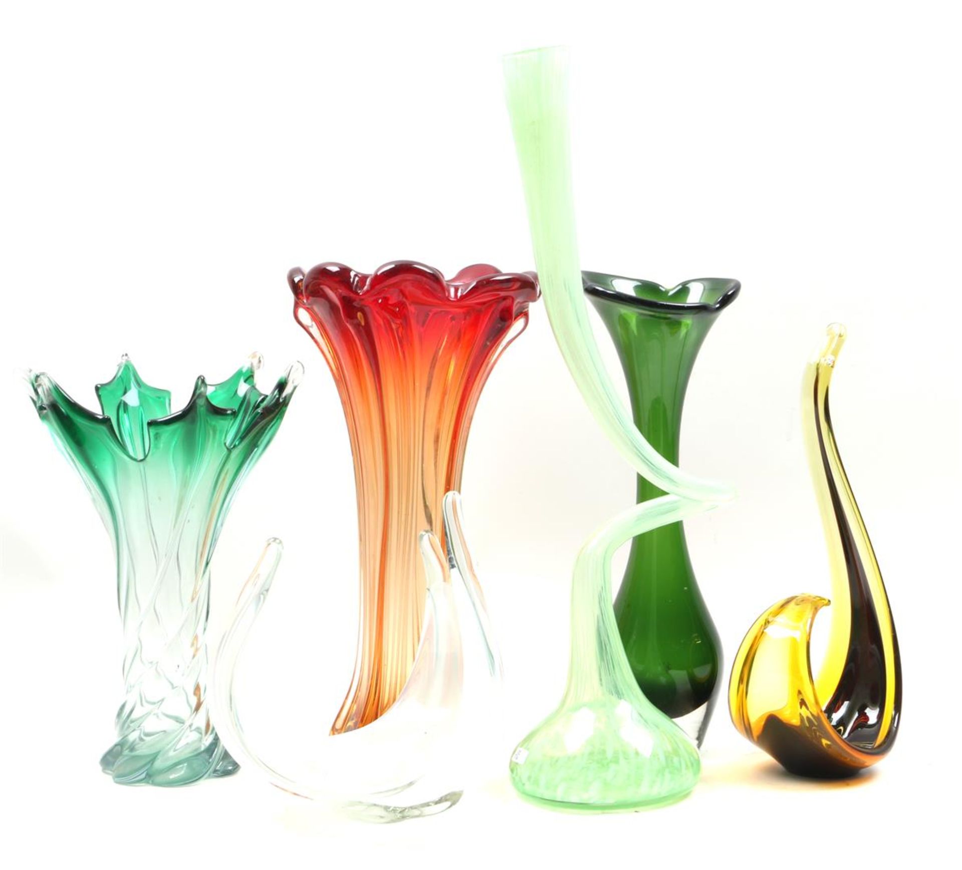 6 glass decorative objects, including a 61 cm high green, decorative vase