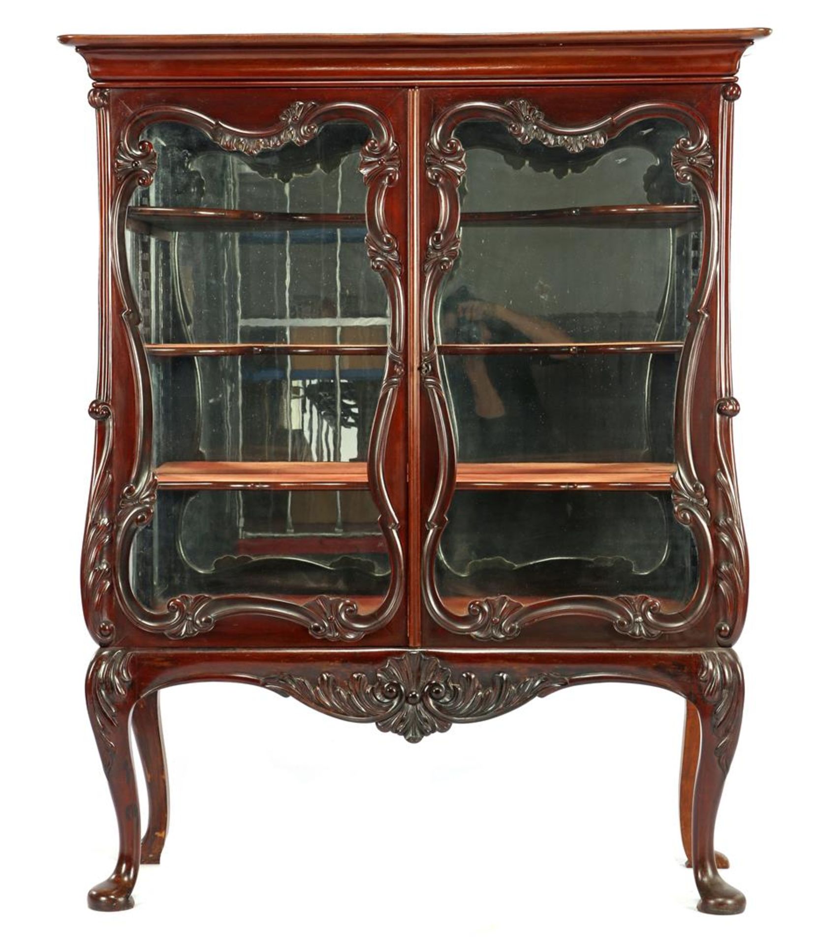 Marked GW Horrix s'Gravenhage, & nbsp; walnut 2-door display cabinet with mirror back and
