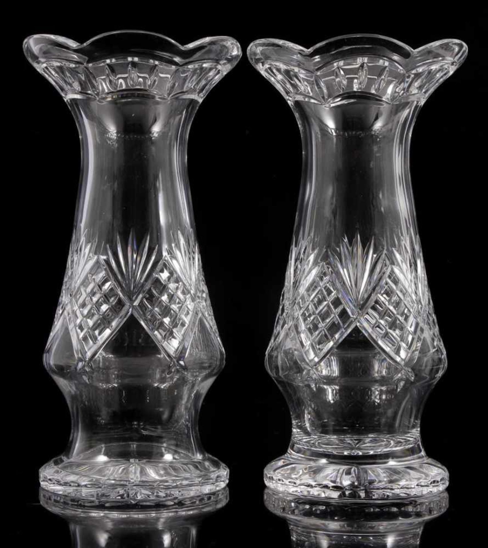 2 crystal vases 29.5 cm high