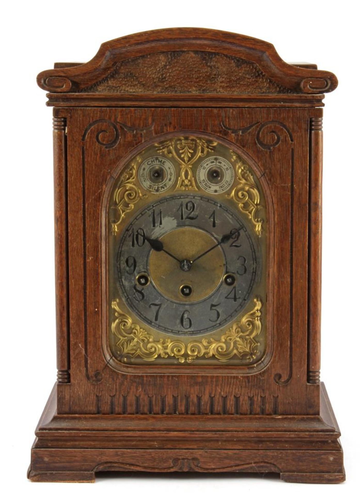 Junghans table clock in oak cabinet 41 cm high, 29 cm wide