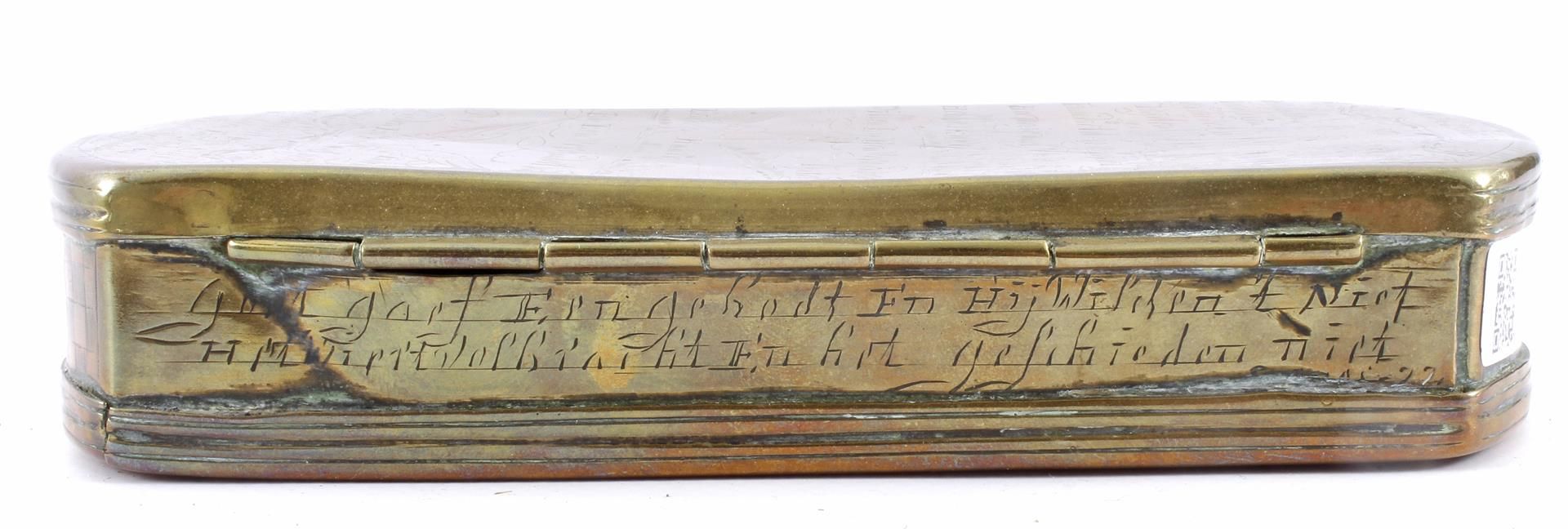 Copper 18th century tobacco box with etched decor and text Matthew 23 verse 37, 3 cm high, 15.7x8 - Image 3 of 4