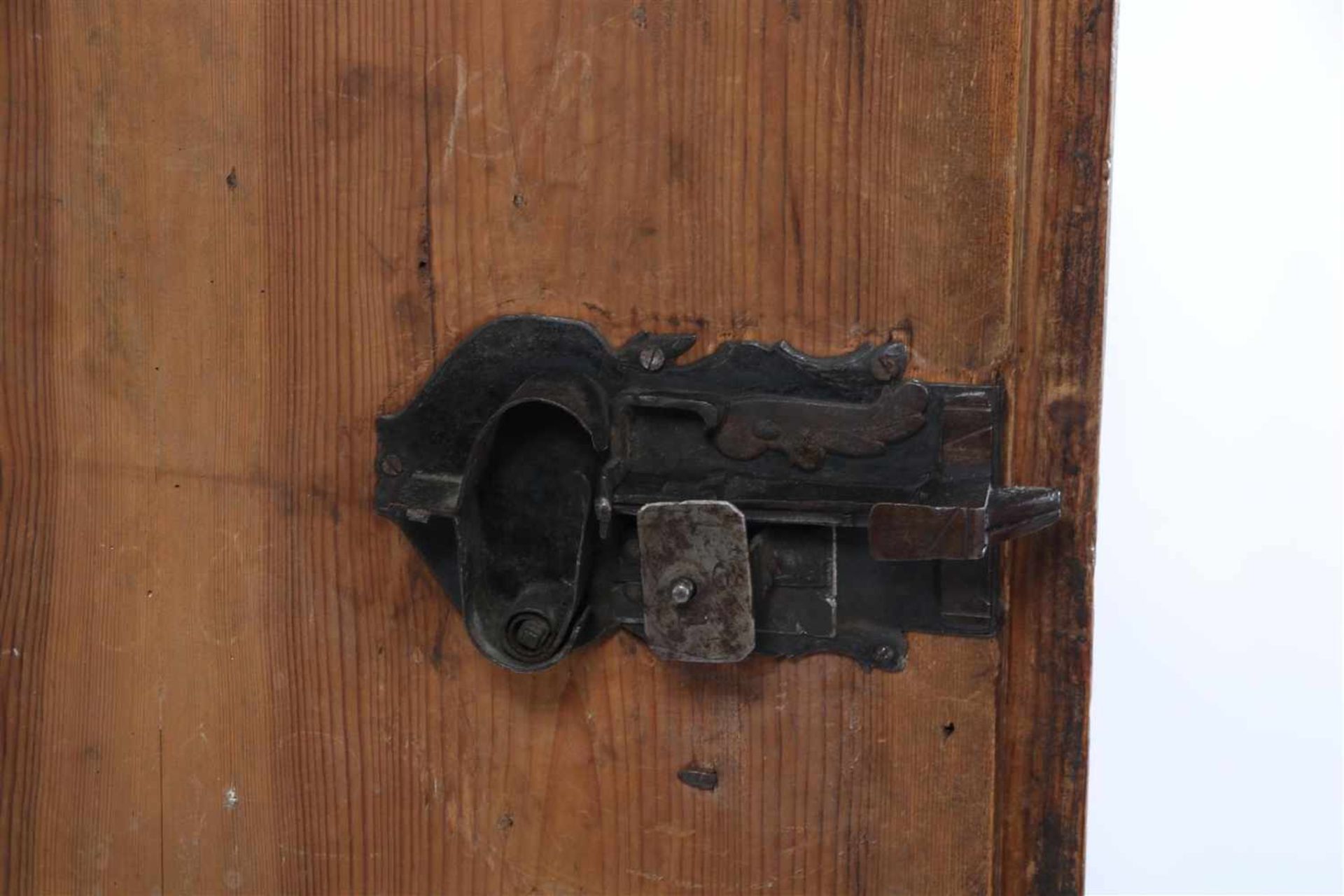 Pine painted 2-door cabinet with beveled corners, dated 1811, standing on ball feet 176.5 cm high, - Bild 4 aus 6