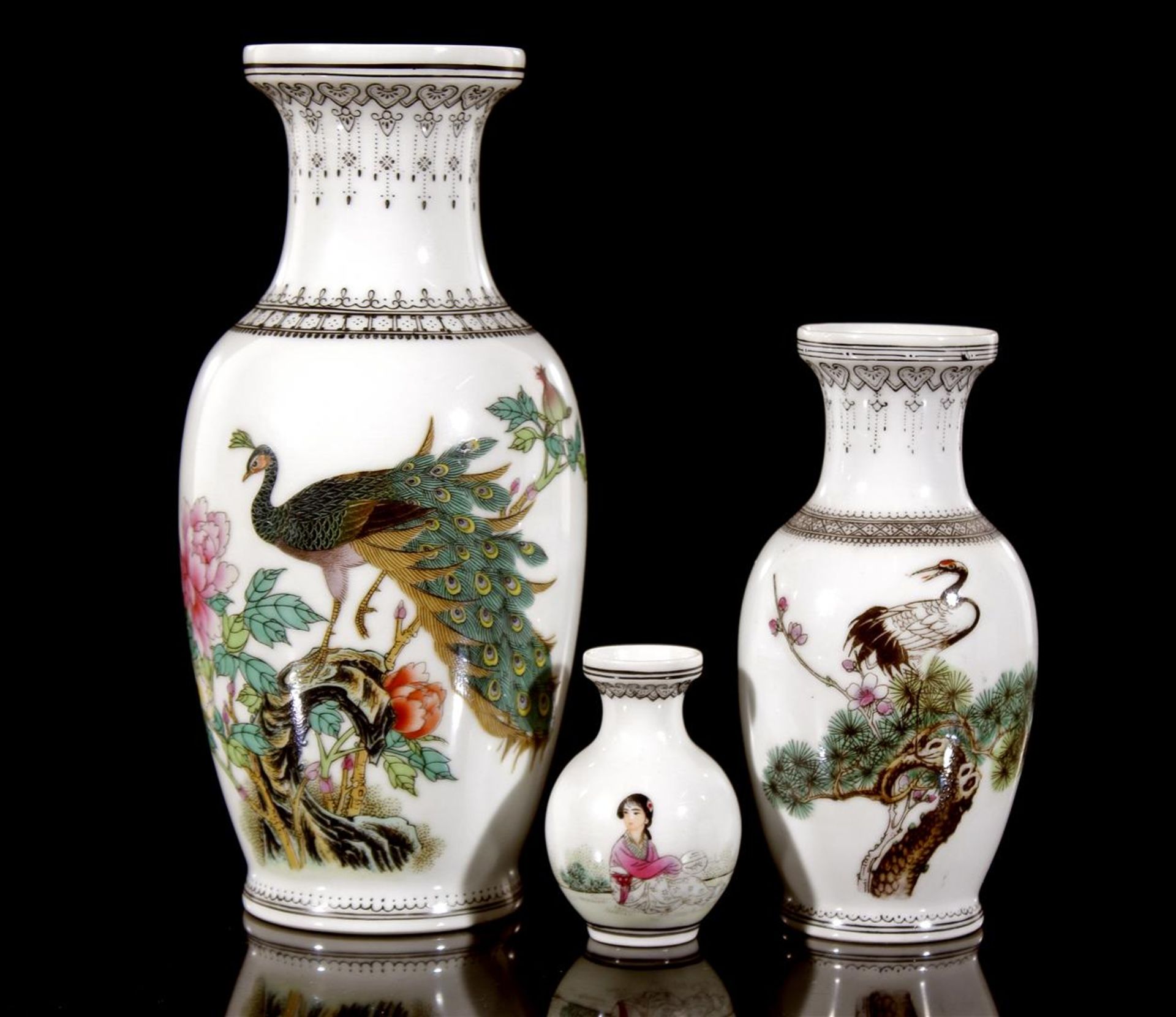 3 porcelain vase with polychrome decoration, China 20th century, 6.5 14 and 20.5 cm high