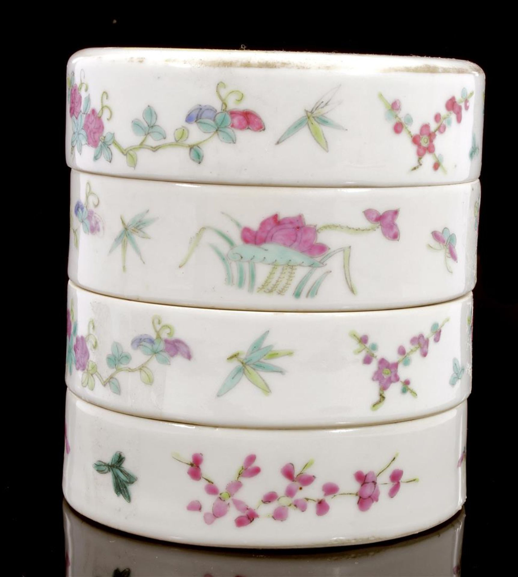 Porcelain 4-layer stacking box, China approx. 1900, 11 cm high, 10 cm diameter - Bild 3 aus 3
