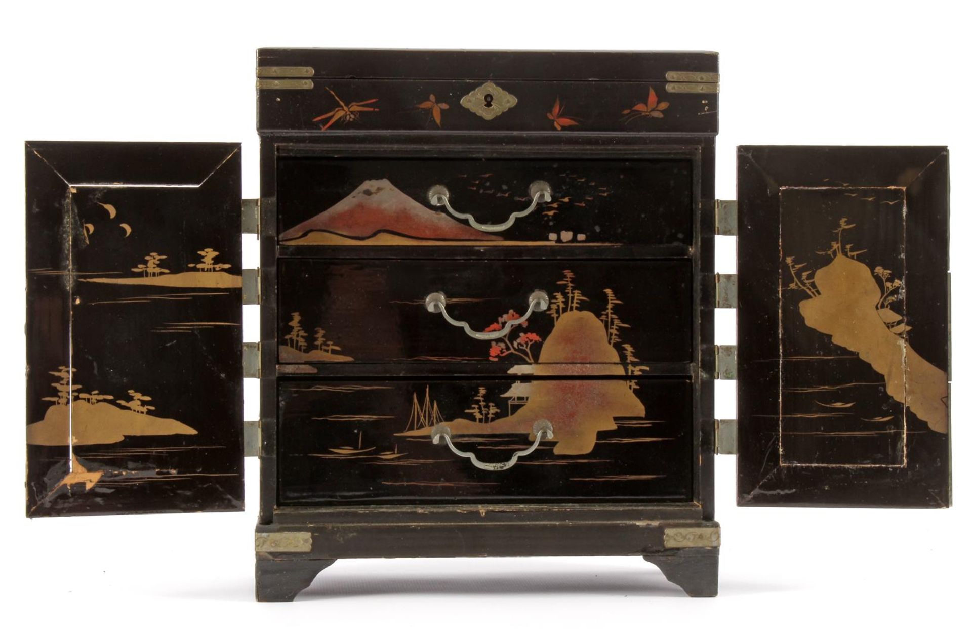 Japanese painted lacquer jewelry cabinet 24 cm high, 20.5 cm wide, 9 cm deep