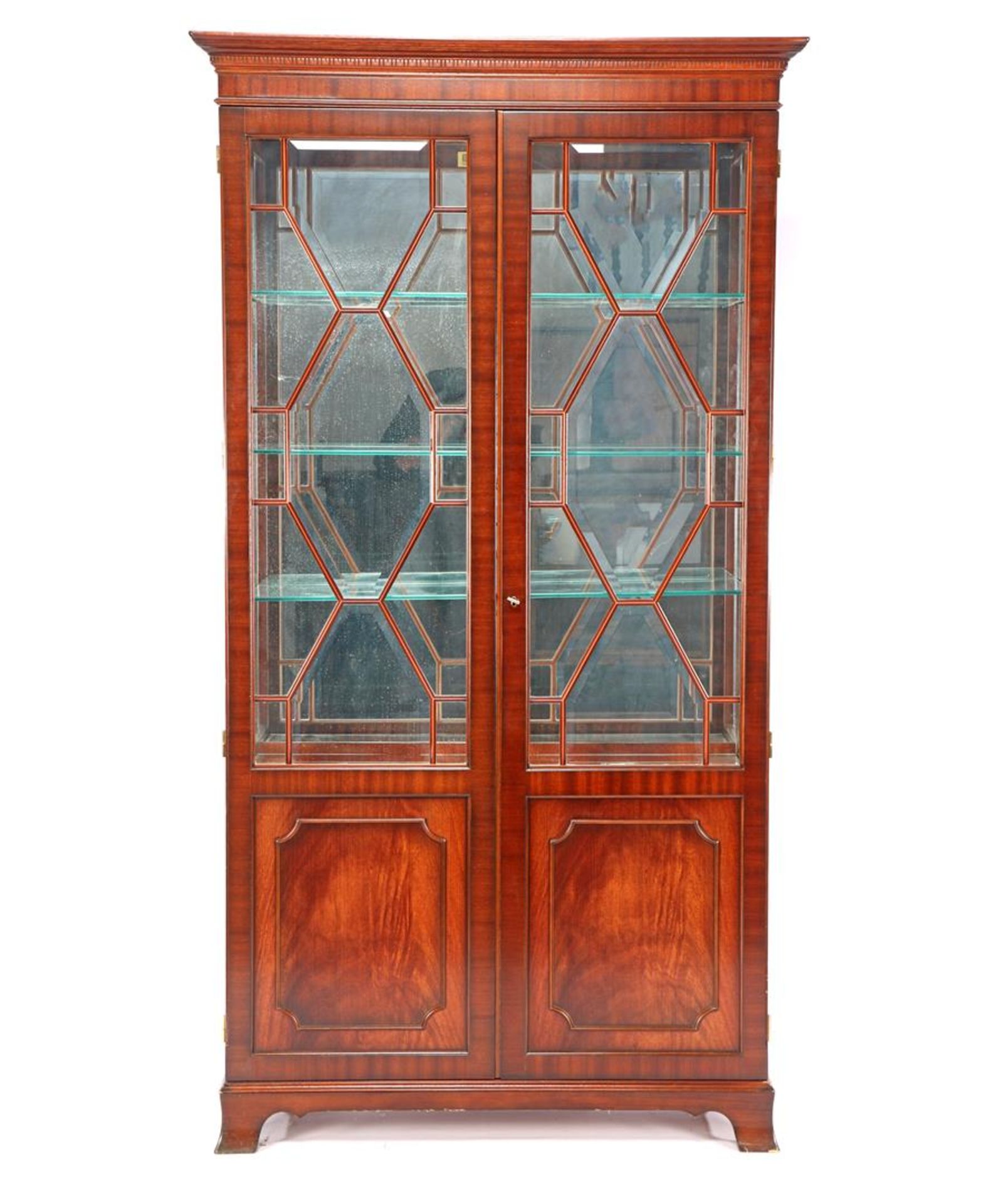 Heldense mahogany 2-door display cabinet with facet cut glass in doors and sides, mirror rear