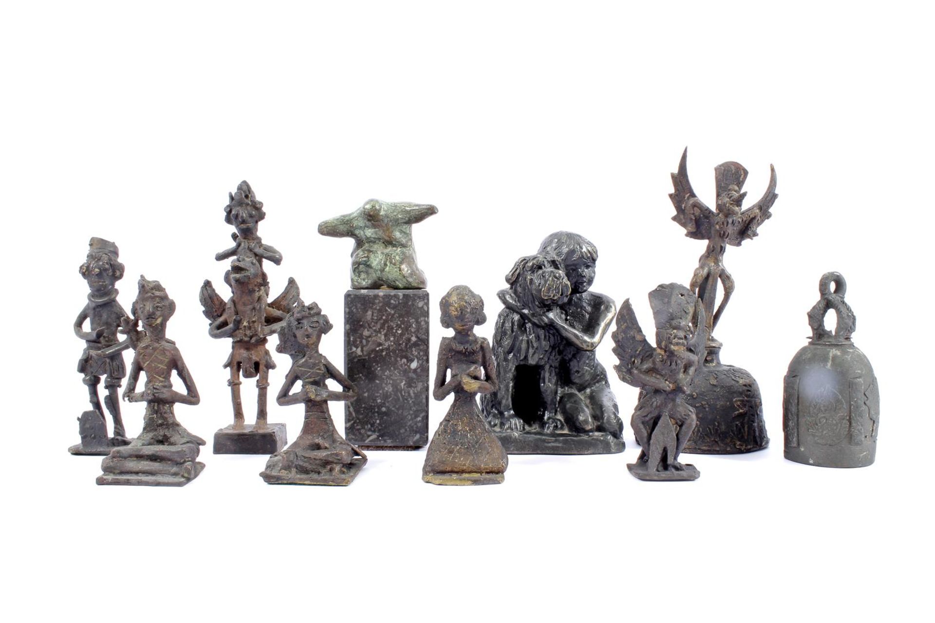 6 Asian bronze figurines 7.5-12.5 cm high, 2 table bells 8 cm and 13.5 cm high, anonymous, bronze