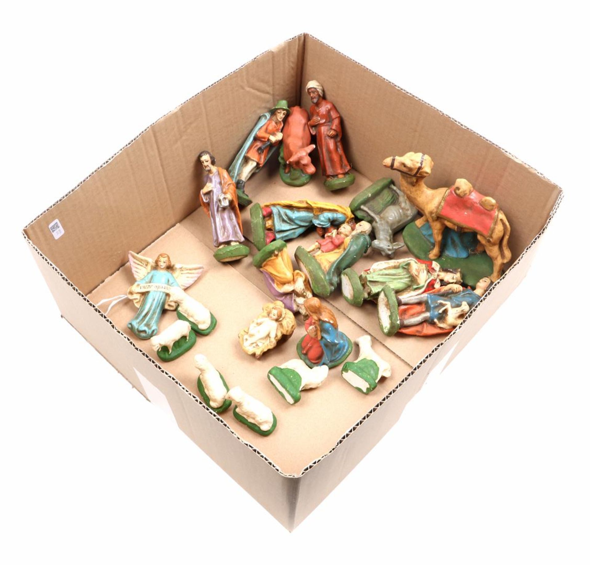 Box with plaster polychrome colored Nativity figures 4 cm-14 cm high