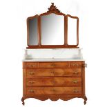 Walnut toilet furniture in Louis XV style with beautifully decorated crest, 3 mirrors, marble top