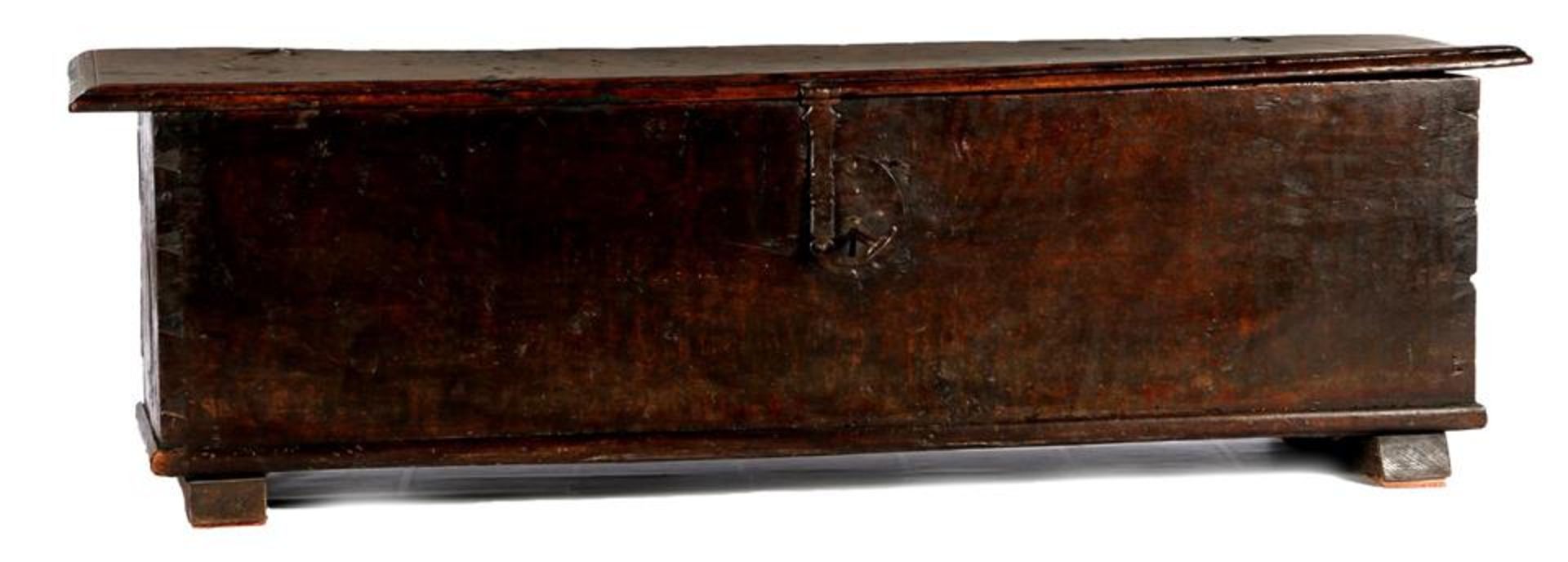 17th century chestnut wooden blanket chest, 50 cm high and top size 172x40.5 cm