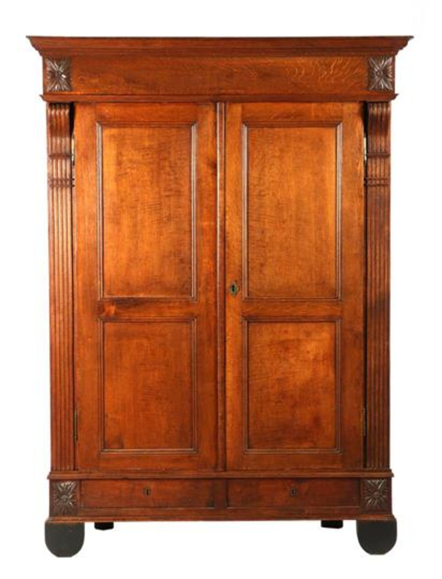 Antique solid oak 2-door wardrobe with 2 drawers, ornaments on the corners and fluted uprights 214