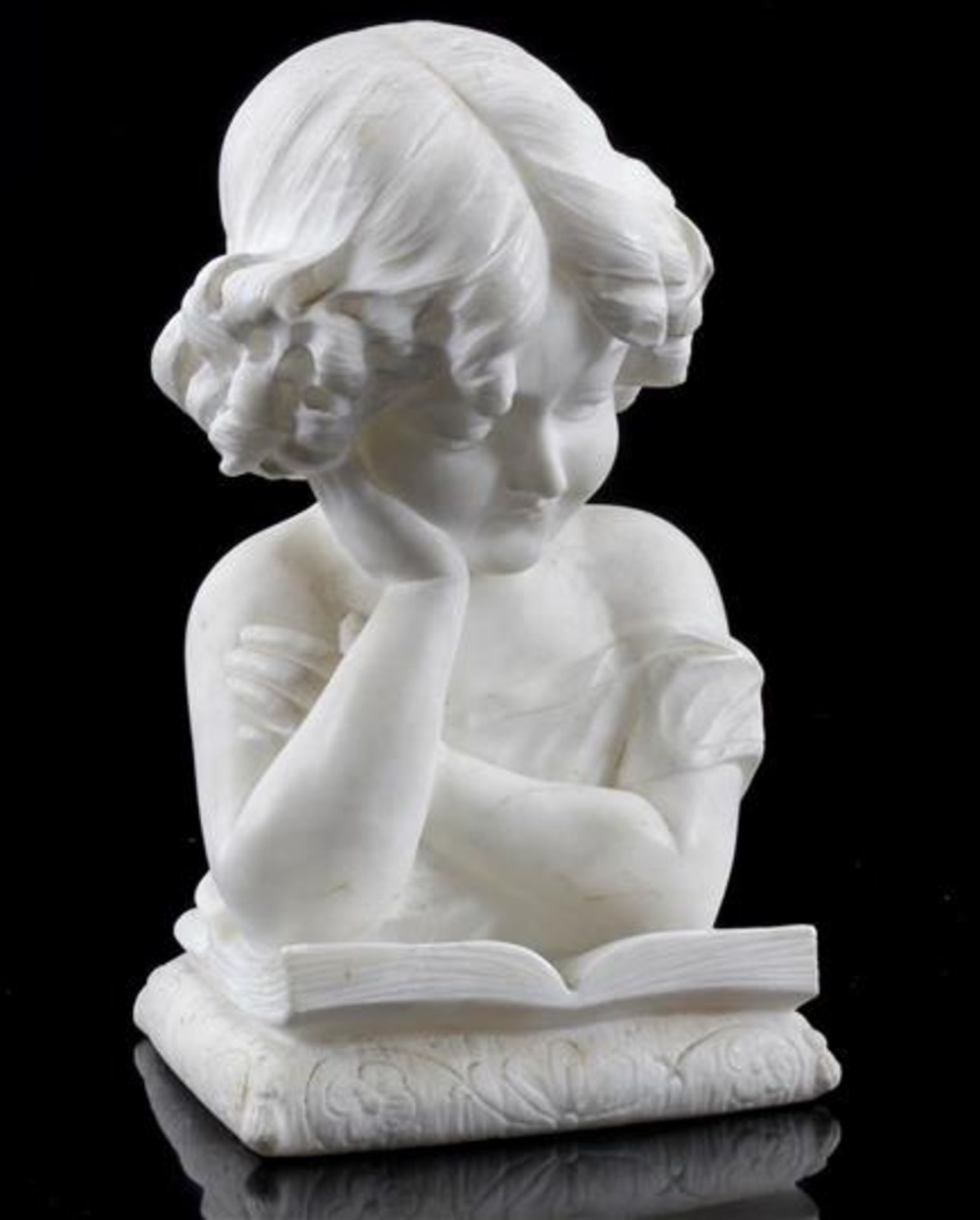 Anonymous, marble & nbsp; bust of a girl reading 27.5 cm high & nbsp;