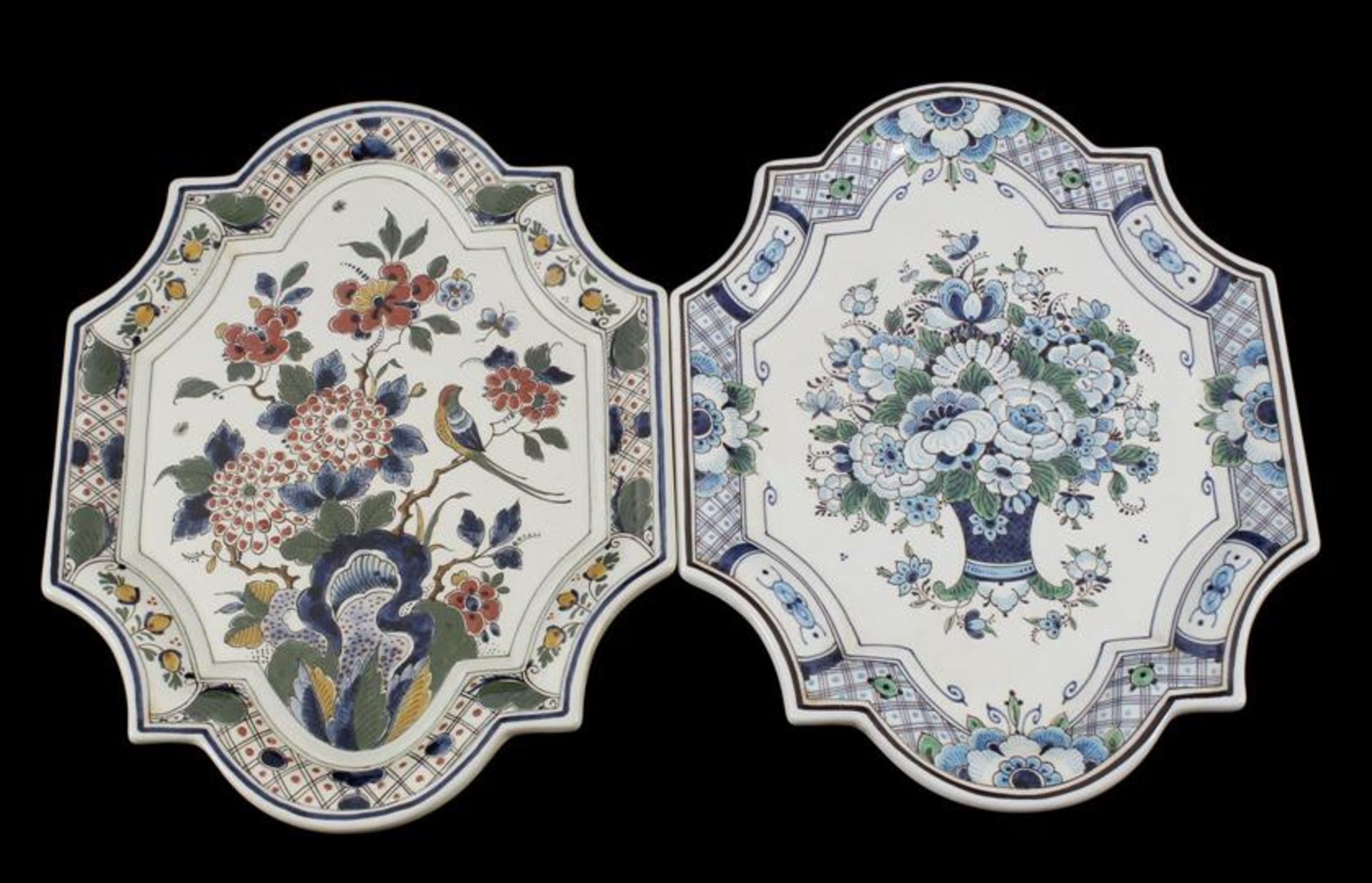 Porceleyne Fles 2 earthenware wall plaques, green-blue flower decoration year letter 1988 and