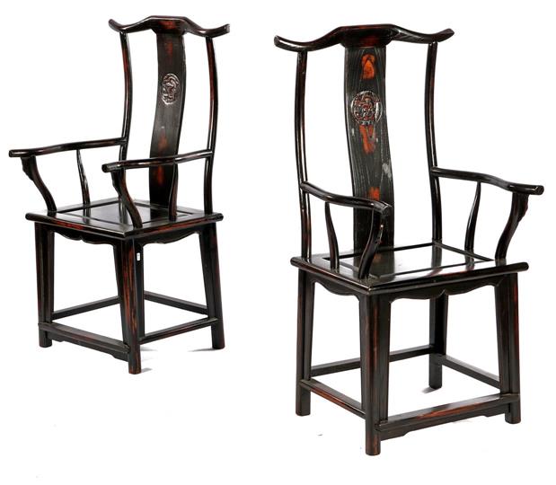 2 lacquered armchairs with medallion in the back, China ca.1960, backrest 120 cm high