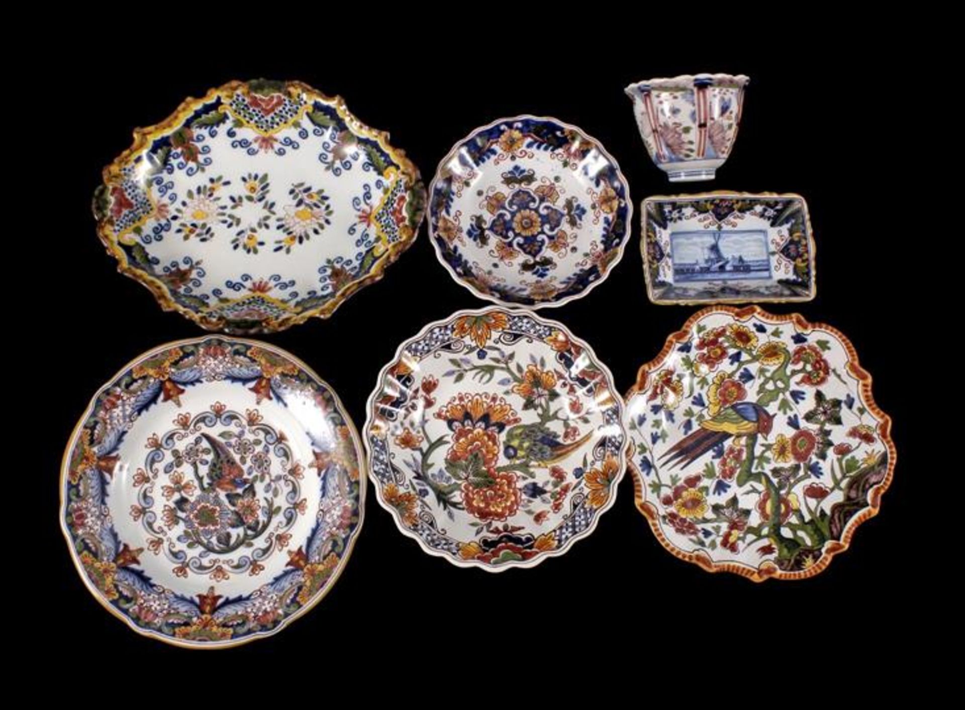 5 Tichelaar Makkum earthenware dishes with polychrome decor 16.5 cm diameter-24 cm diameter, oval