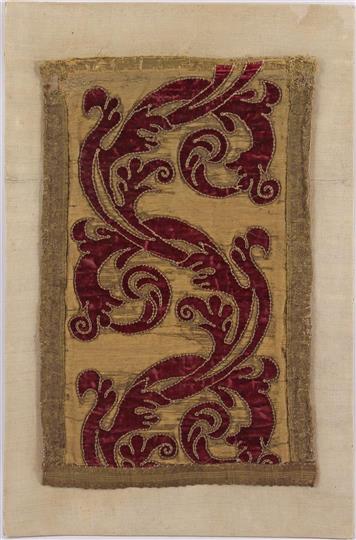 Early velvet brocade textile metal thread fragment from renaissance Europe (Italy/ Spain). Gold