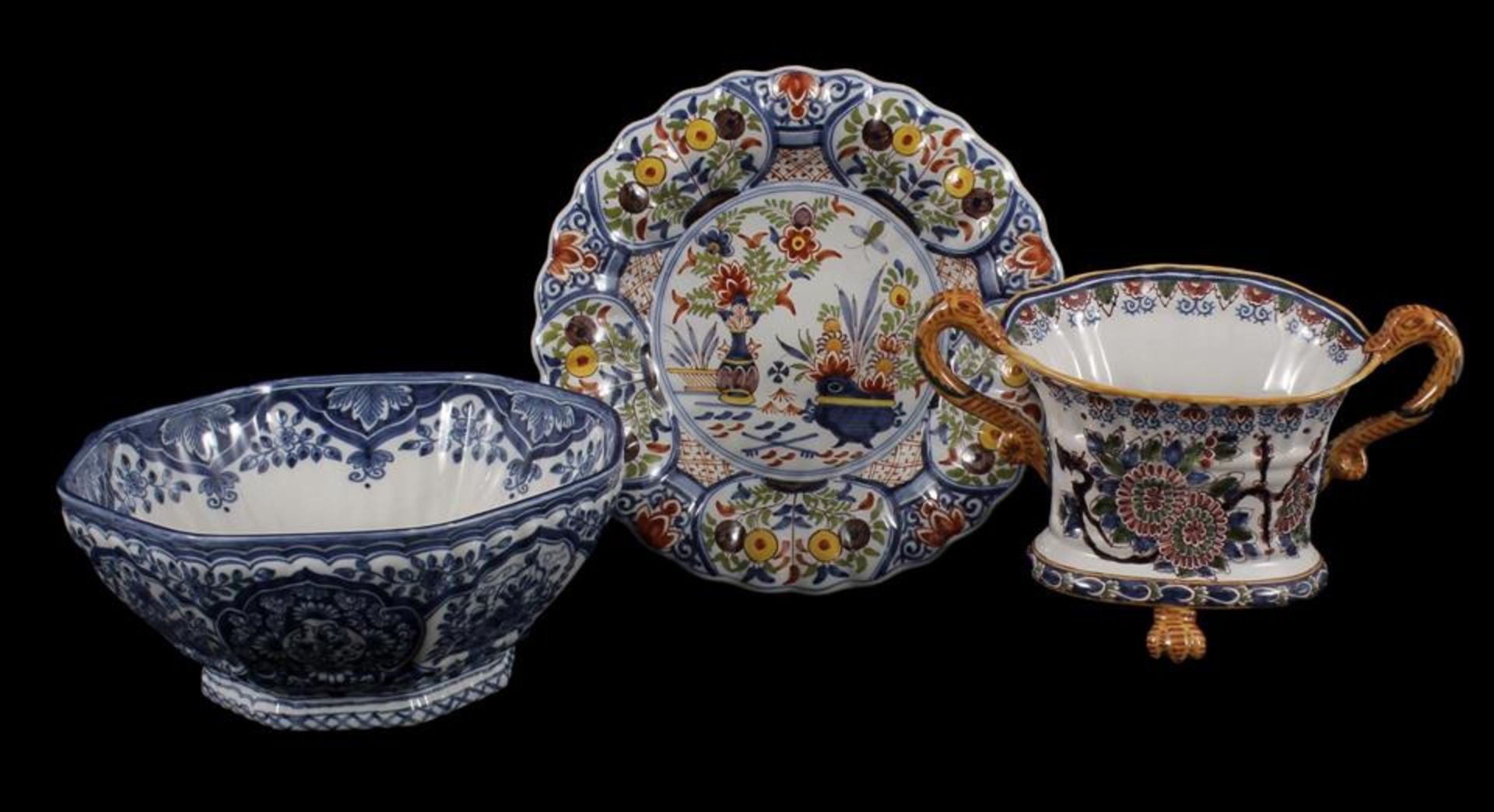 Tichelaar Makkum earthenware octagonal bowl with blue decor 11.5 cm high, 27.5 cm diameter, lobed