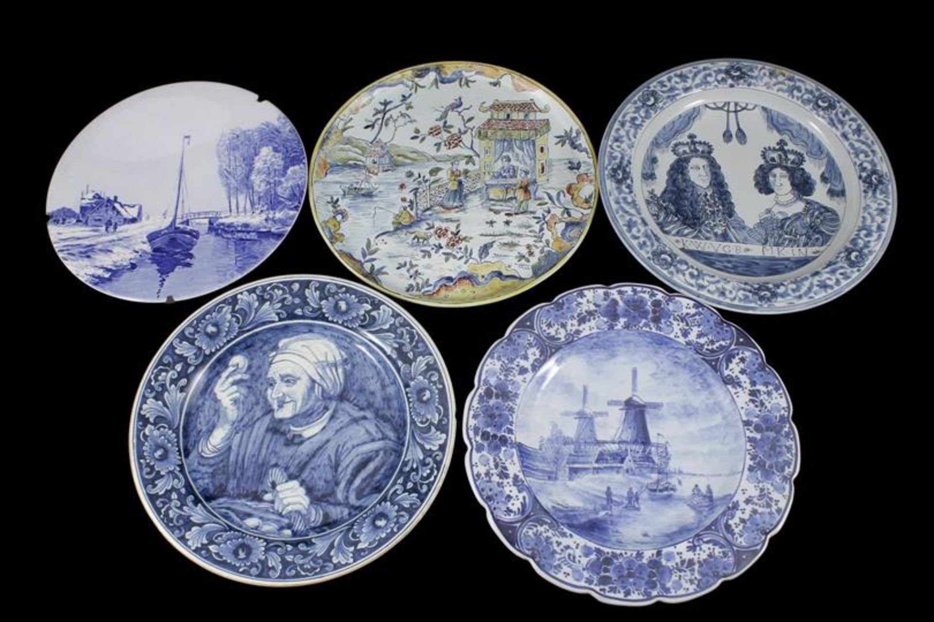 4 Dutch earthenware dishes with blue decoration 30-34 cm in diameter and saucer with polychrome