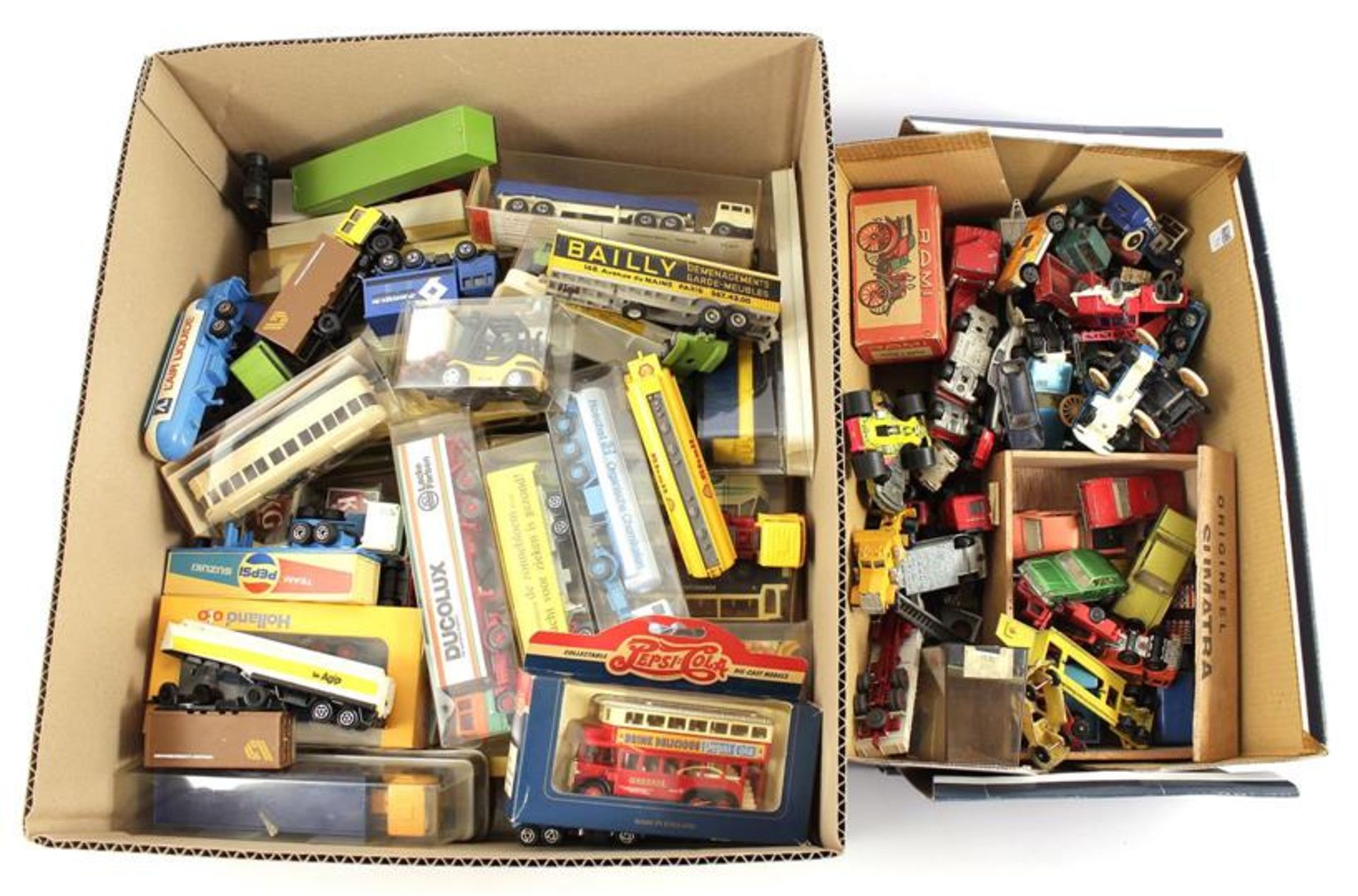 Box with toy cars, trucks etc including Lesney Matchbox etc.