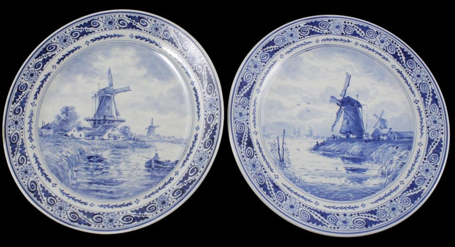 Porceleyne Fles 2 earthenware dishes decorated with windmills in landscape, year letters 1925 and