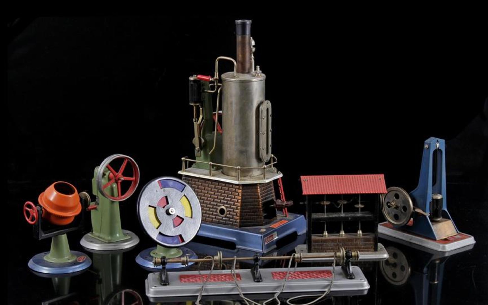 Wilesco steam engine with 6 accessories, 33.5 cm high