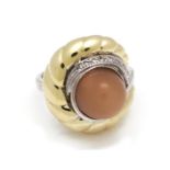 Bicolor gold fantasy ring, 14 krt., Set with agate and diamond, approx. 0.25 ct., 16.25 mm