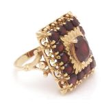 Beautiful gold fantasy ring, 14 krt., Set with garnet, 18.25 mm