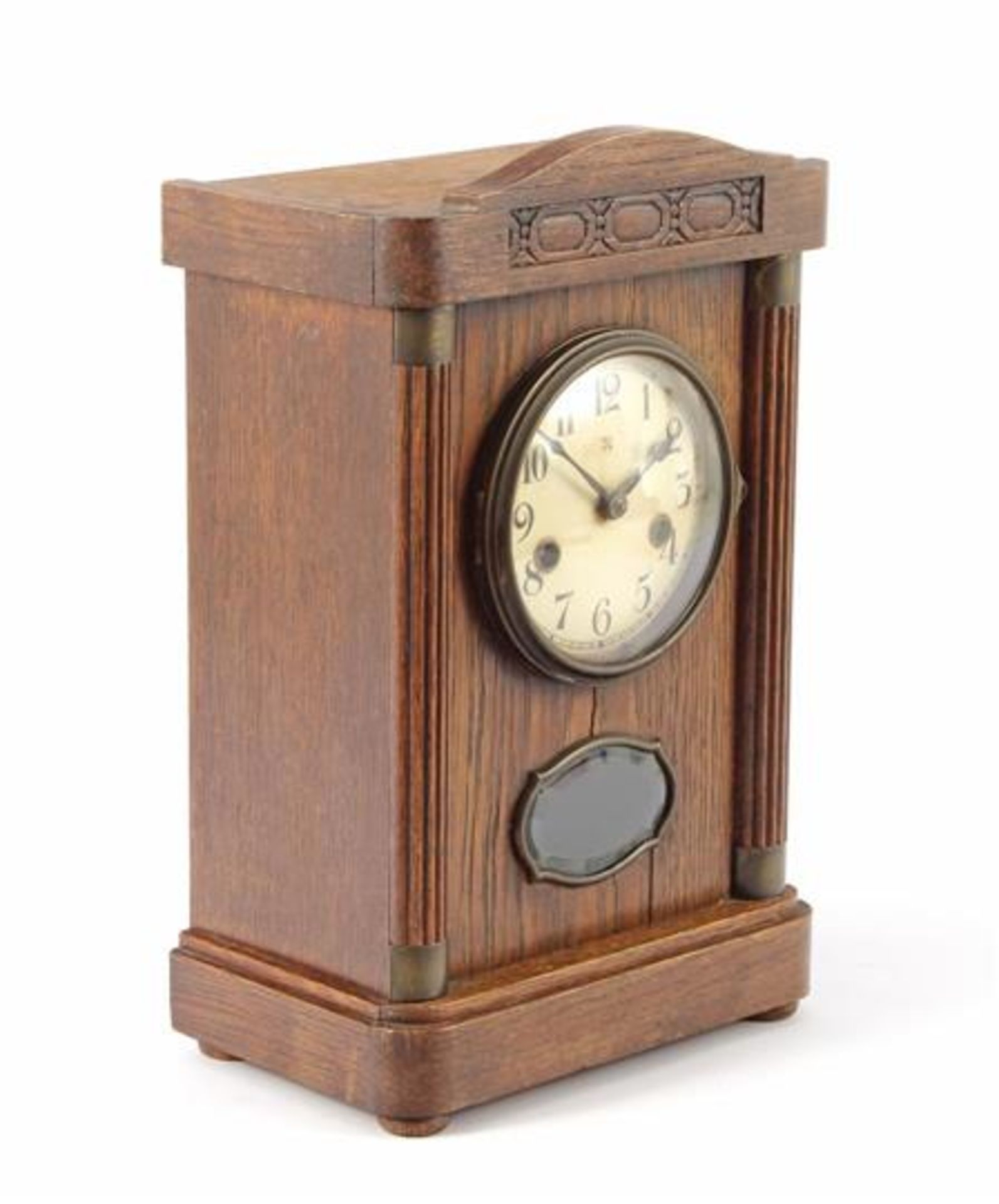 German table clock with half-full fluted columns and facet cut diamond, in oak case 34.5 cm high