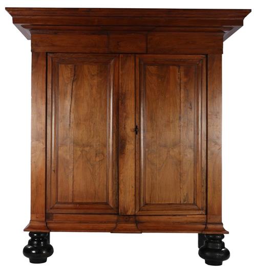 Walnut veneer on oak 2-door cabinet, 18th century, 204 cm high, 193 cm wide, 78.5 cm deep (right