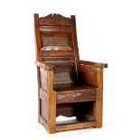 Antique armstoe, model baking chair, Holland ca.1650, 117 cm at the front, 67 cm wide