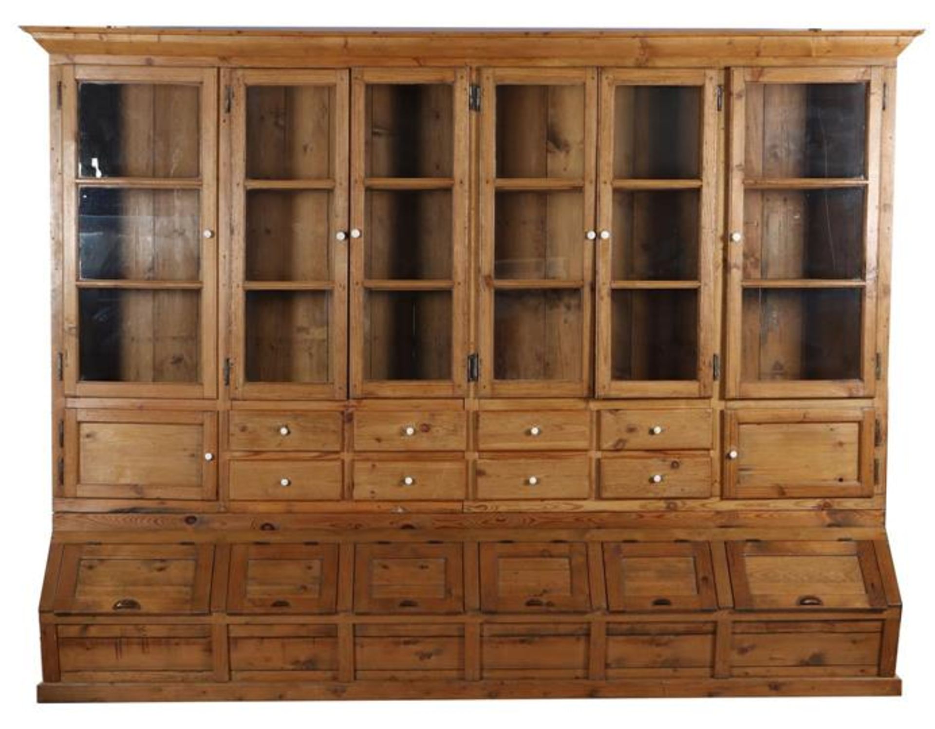 Very nice old pine Grutters cupboard, 2-part with various doors and flaps, 236 cm high, 316 cm wide - Bild 2 aus 3