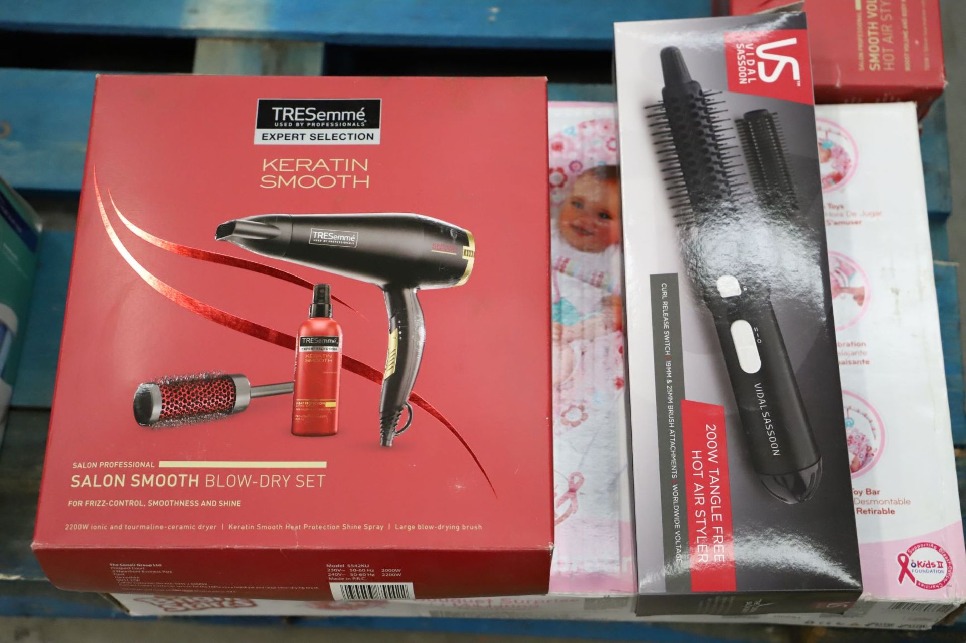 Mixed lot - 32 items Brands include Tresemme & Nicky Clarke RRP £2497.84 - Image 2 of 4