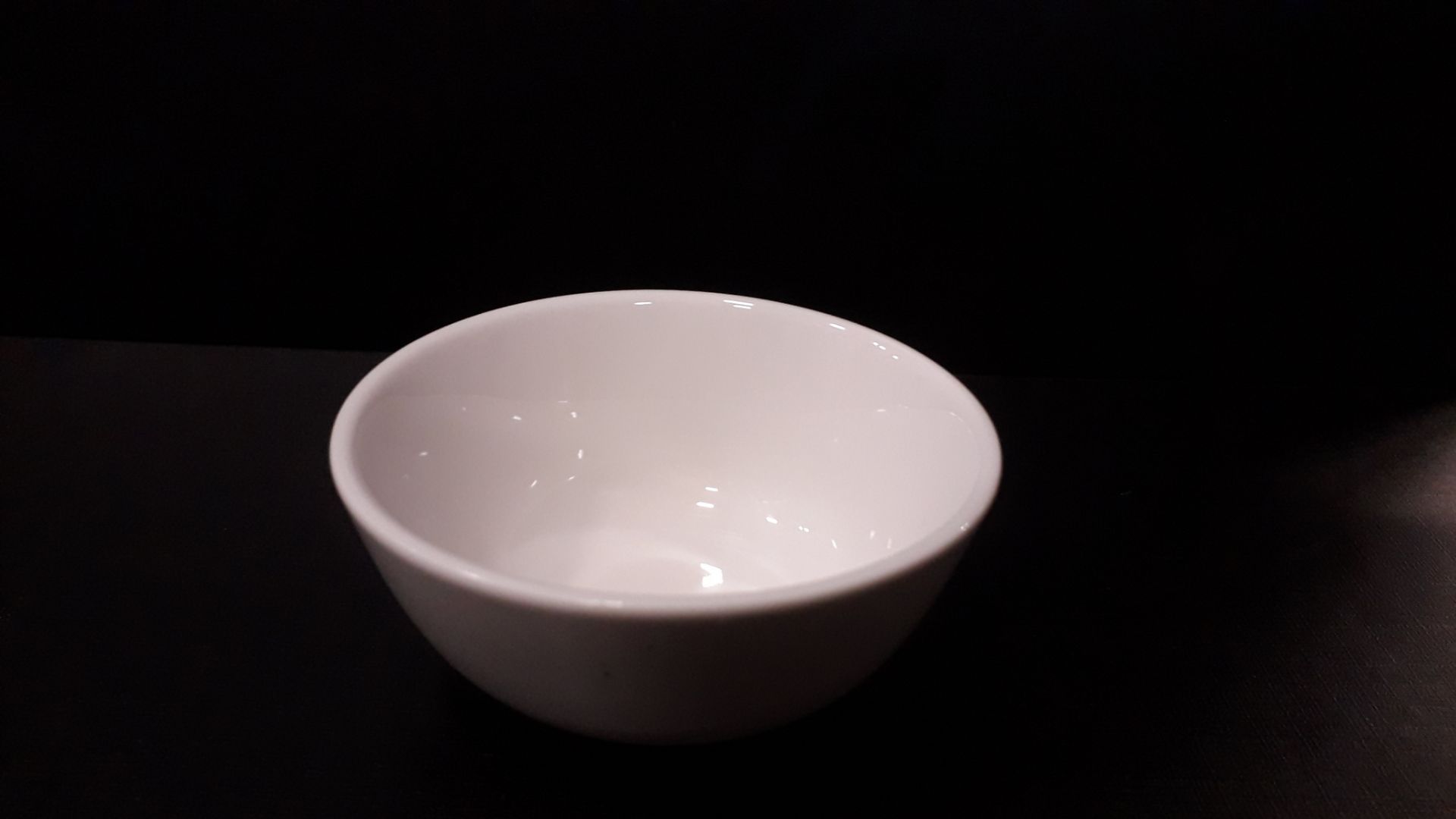 250 ROUND DESSERT BOWLS Approximate RRP £225.00