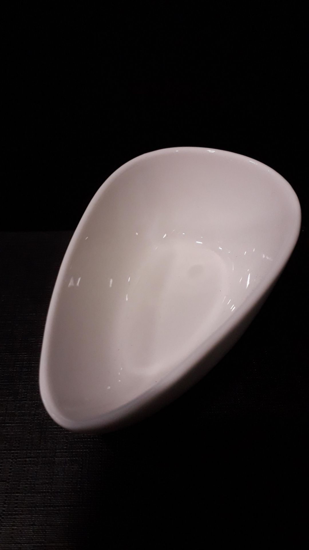 250 TEAR DROP BOWLS Approximate RRP £193.75