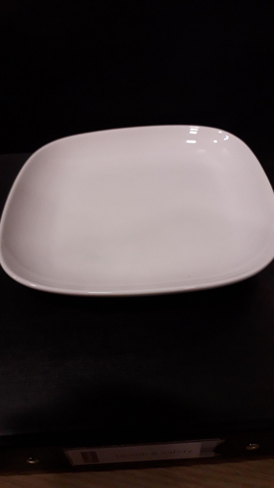 250 MAIN DINNER PLATES Approximate RRP £937.50