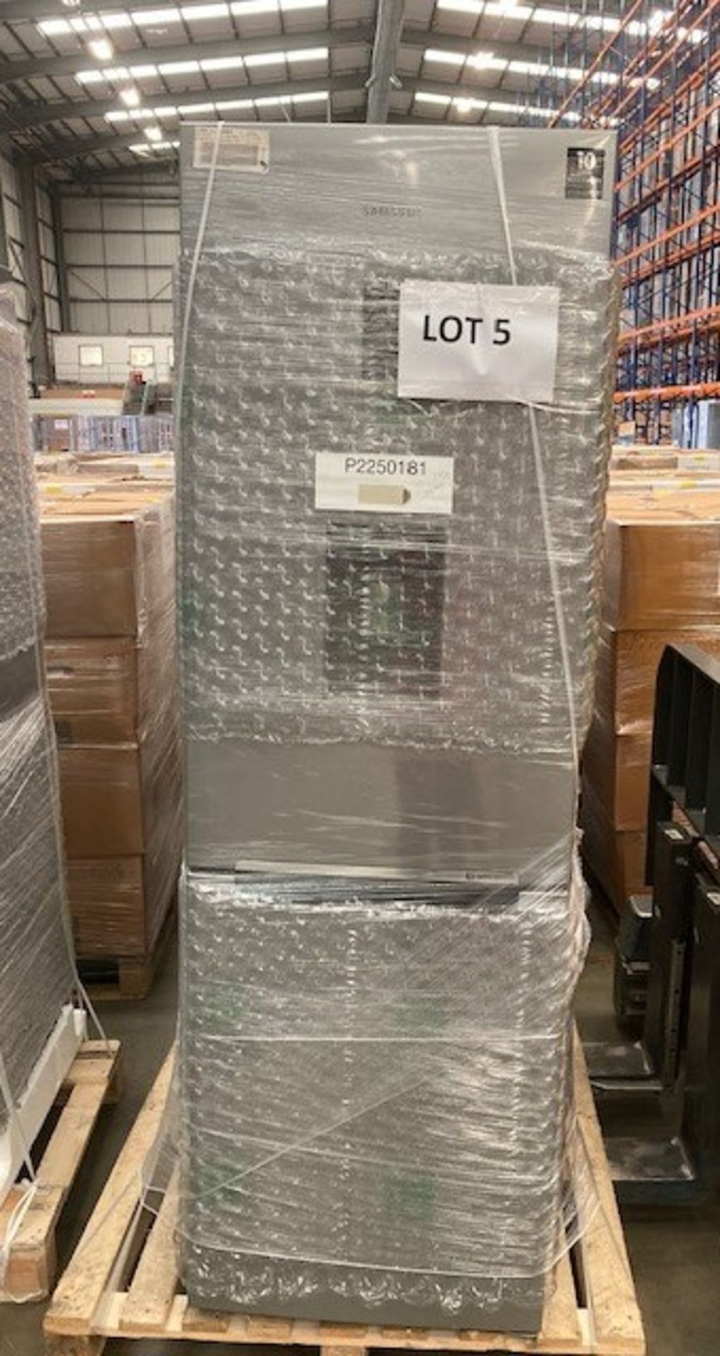 Pallet of 2 Samsung 60CM Fridge Freezers. Total Latest selling price £898* - Image 4 of 9