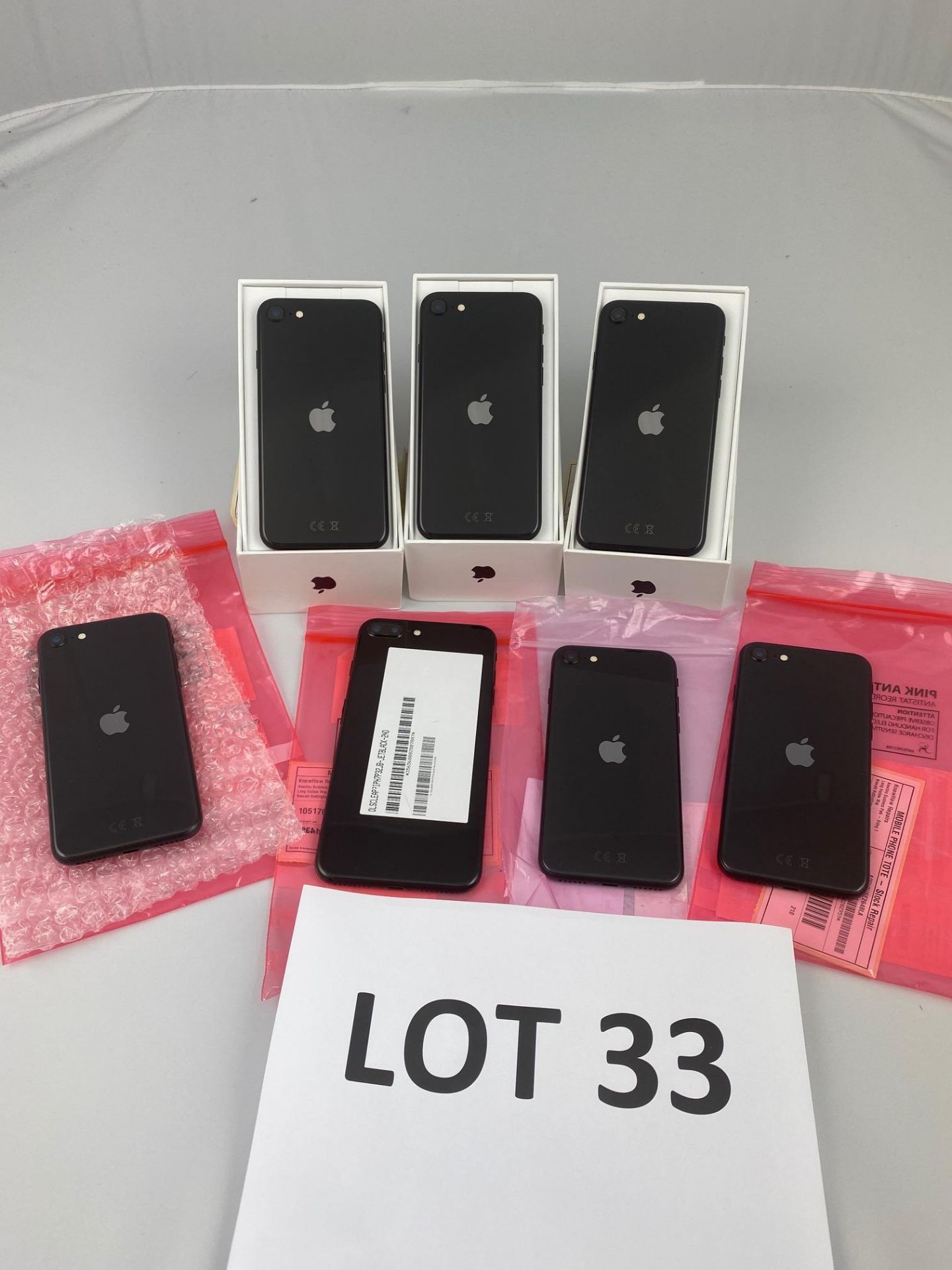 Box of 7 Apple Iphones. Latest selling price £ *3,011 - Image 2 of 2