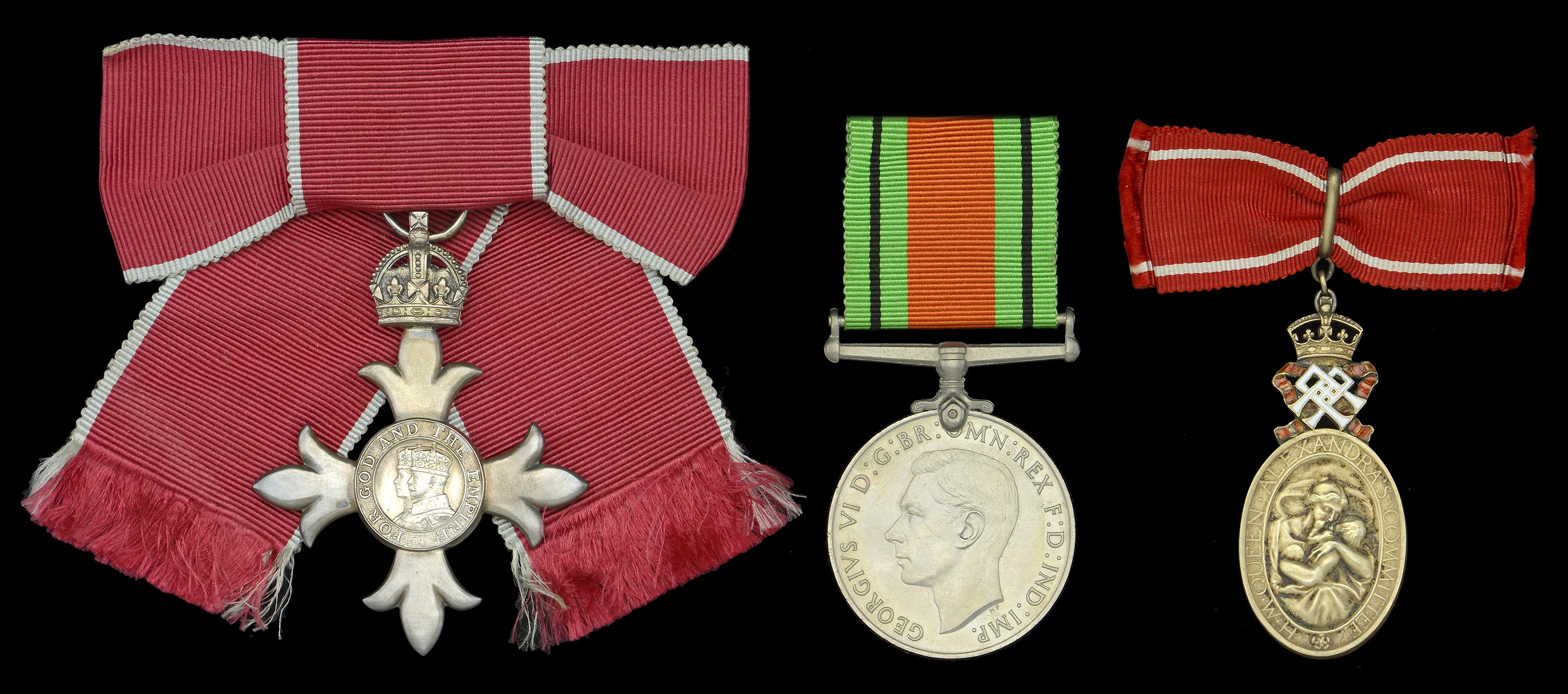 Groups and Single Decorations for Gallantry