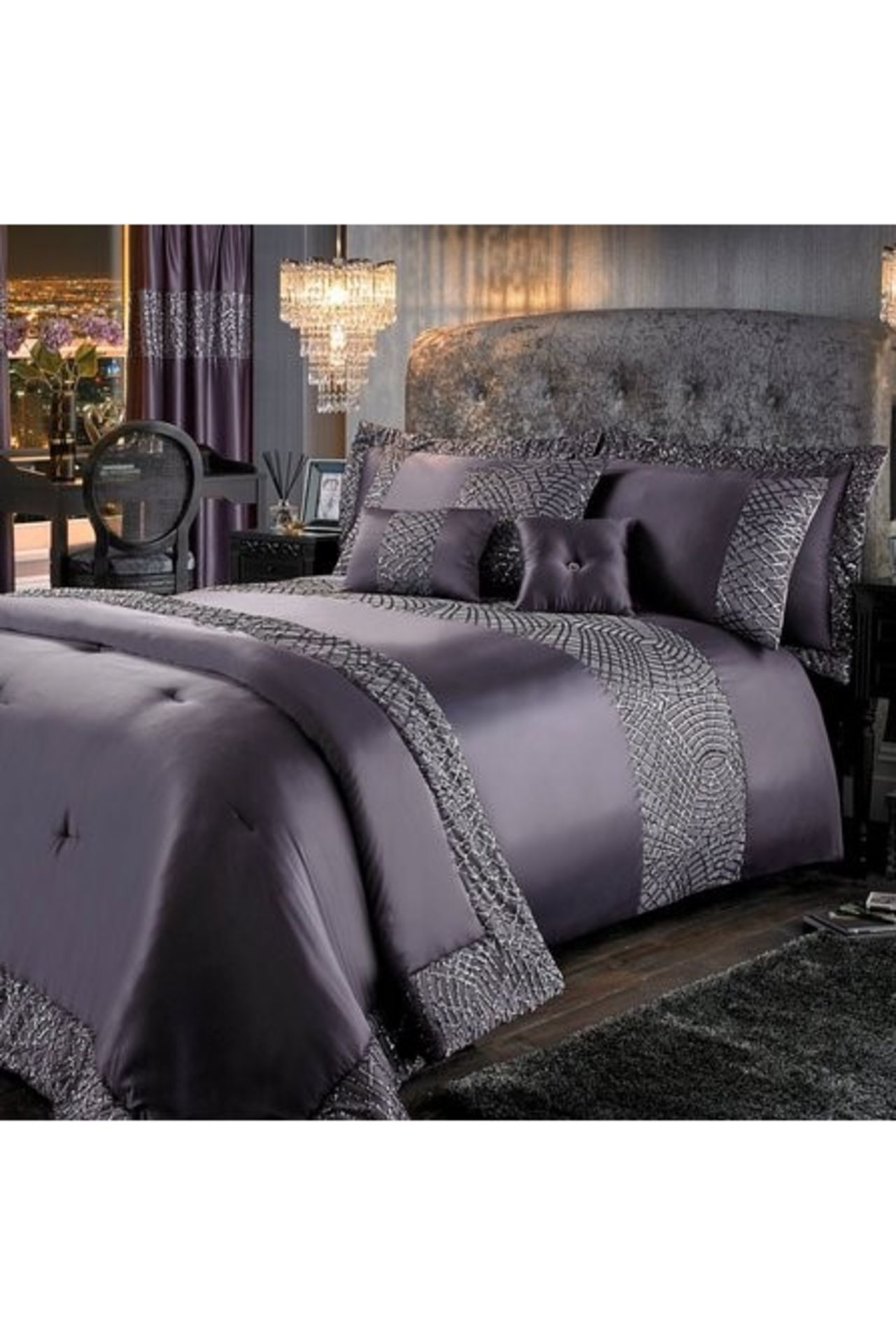 1 BAGGED PAIR OF SAPPHIRE PILLOWSHAMS IN AUBERGINE / SIZE: 50 X 75 (PUBLIC VIEWING AVAILABLE)