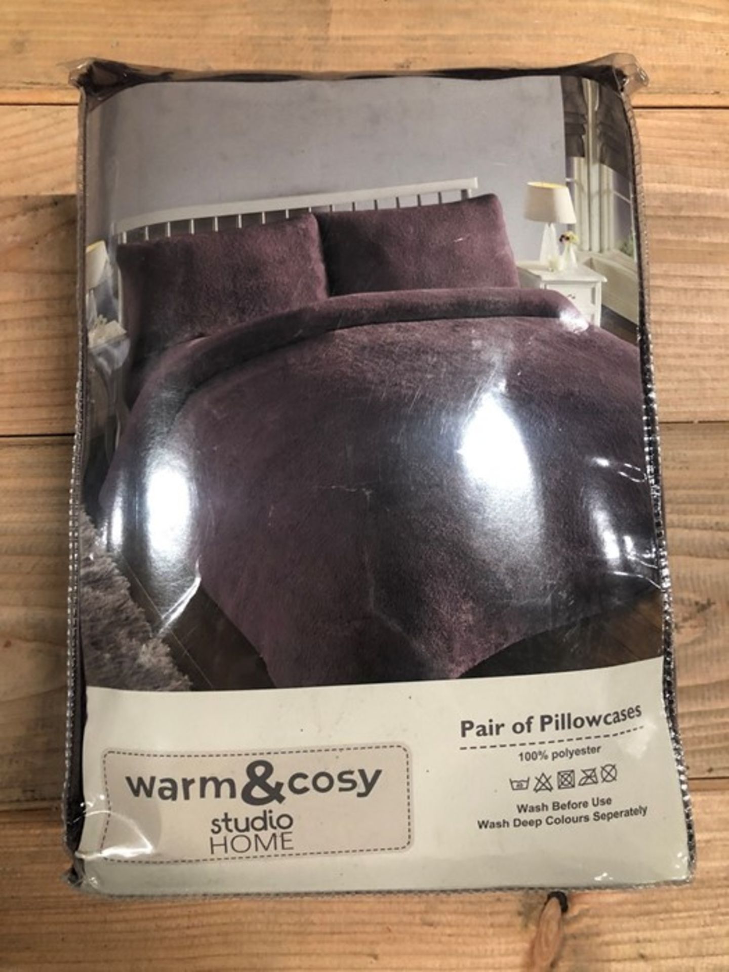 1 AS NEW BAGGED WARM AND COSY PAIR OF PILLOWCASES IN PLUM (PUBLIC VIEWING AVAILABLE)
