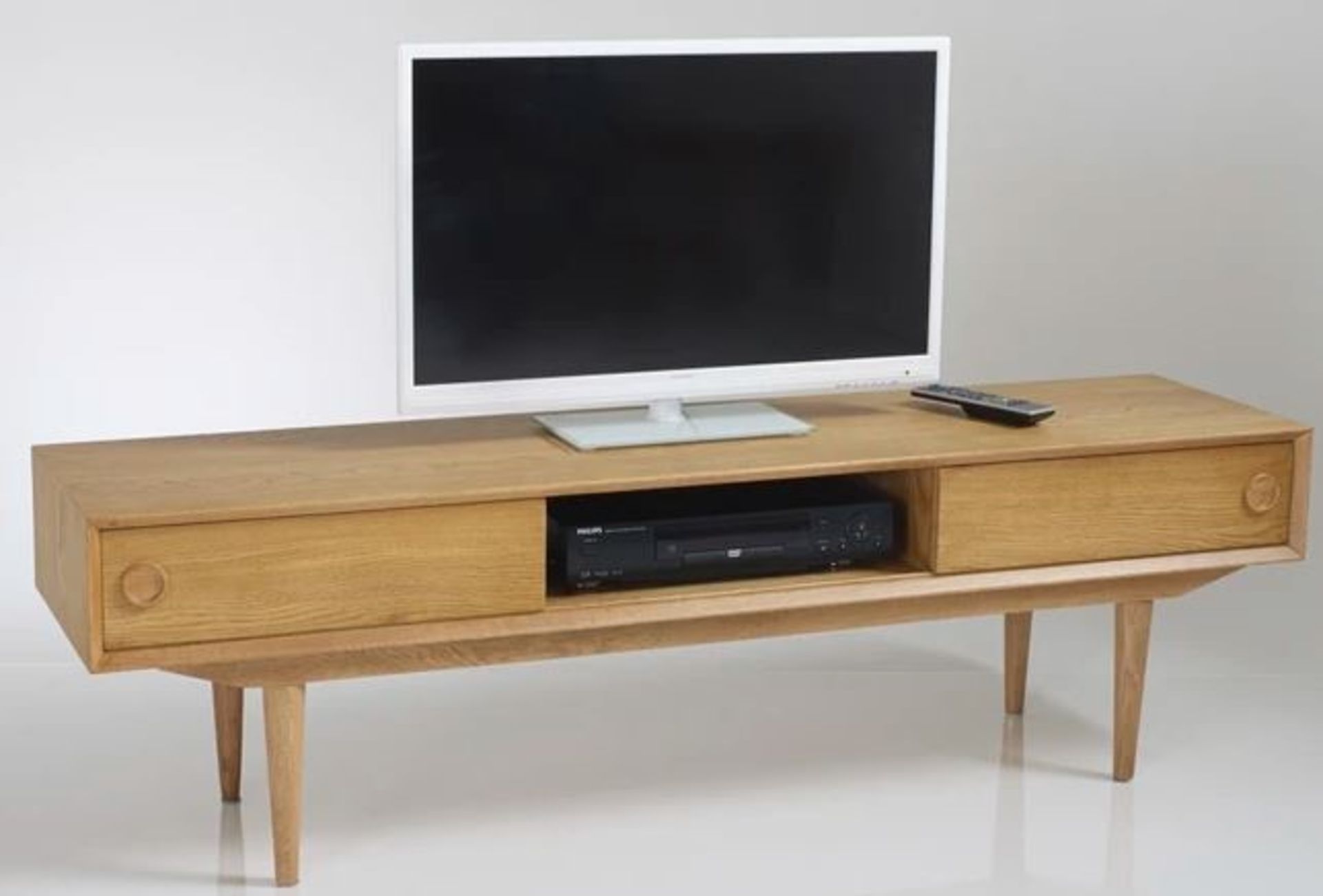 1 GRADE B BOXED DESIGNER QUILDA VINTAGE TV UNIT WITH STORAGE IN OAK / RRP £475.00 (PUBLIC VIEWING