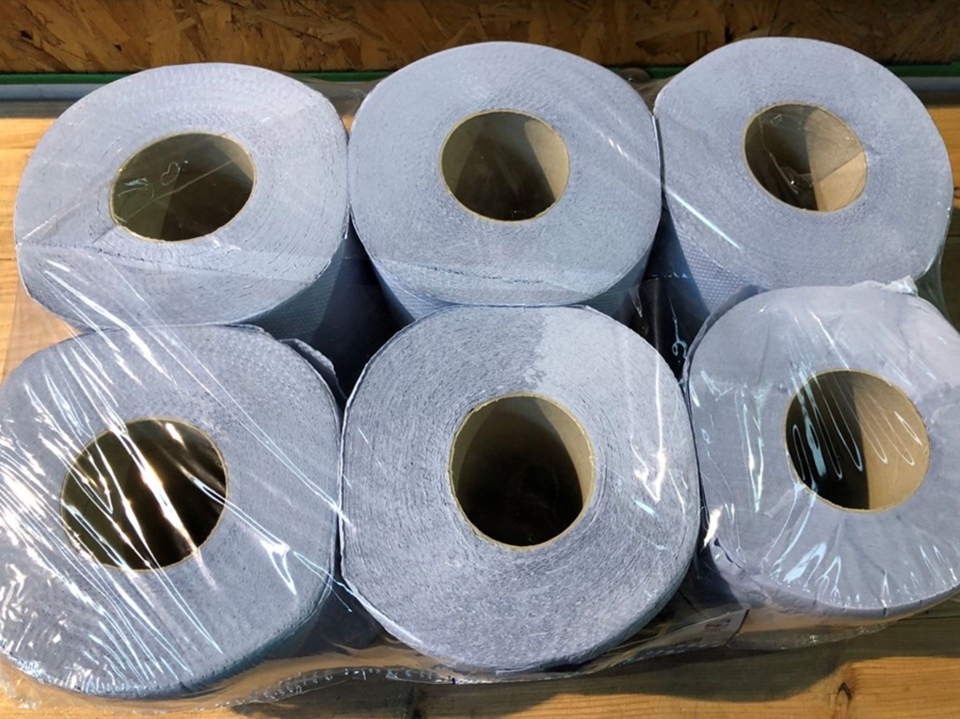 1 PACK OF 6 ROLLS OF PAPER TOWELS IN BLUE (PUBLIC VIEWING AVAILABLE)