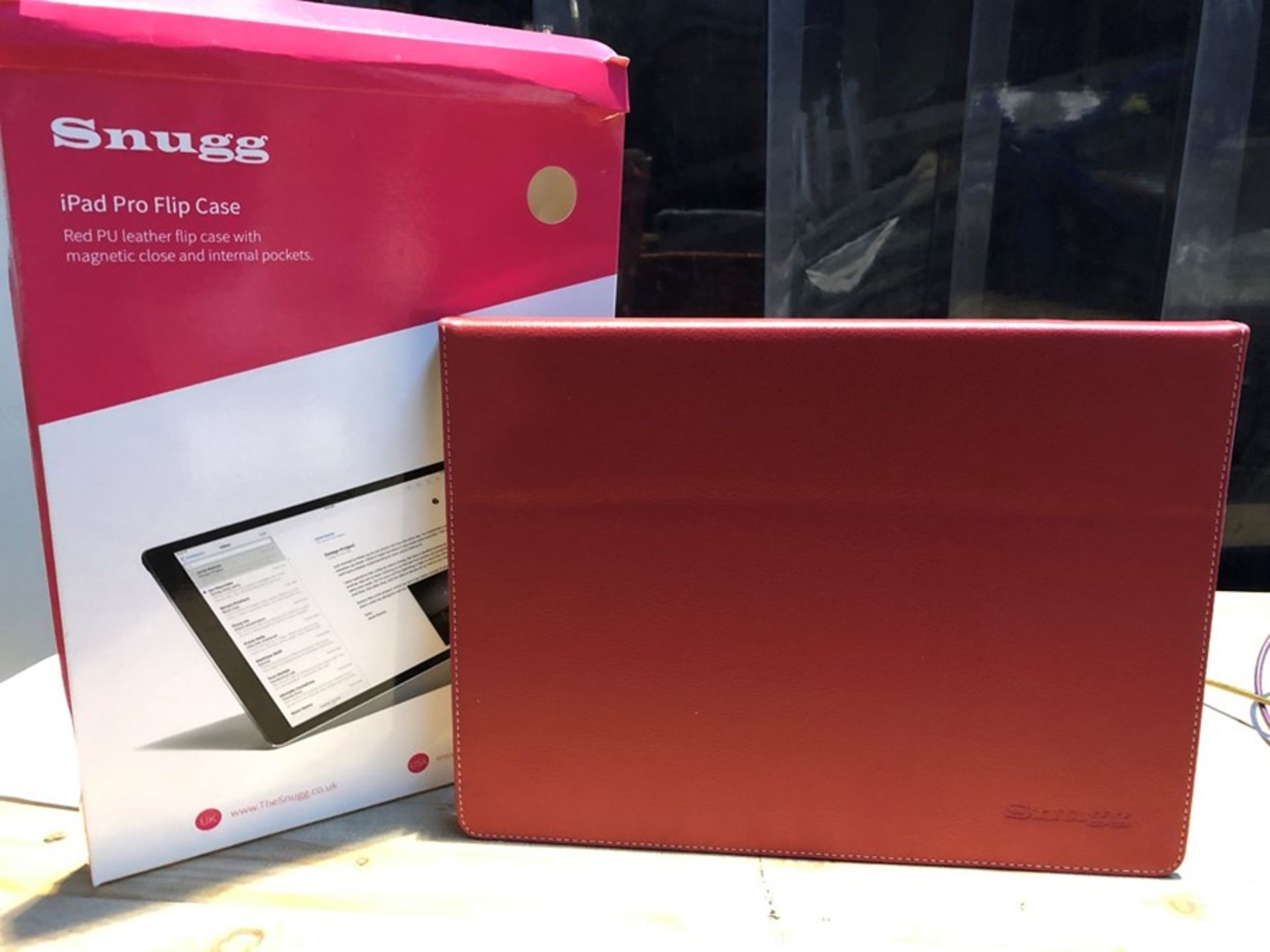 1 LOT TO CONTAIN 4 BOXED SNUGG IPAD PRO FLIP CASE 12.9 INCH IN RED / RRP £99.96 (PUBLIC VIEWING