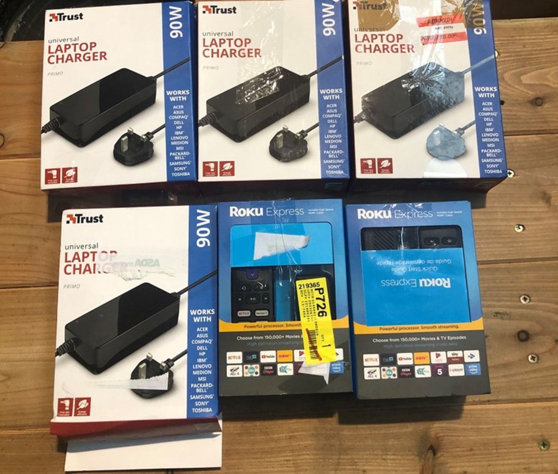 1 LOT TO CONTAIN 4 TRUST UNIVERSAL LAPTOP CHARGERS AND 2 ROKU EXPRESS STREAMING PLAYERS / RRP £145.