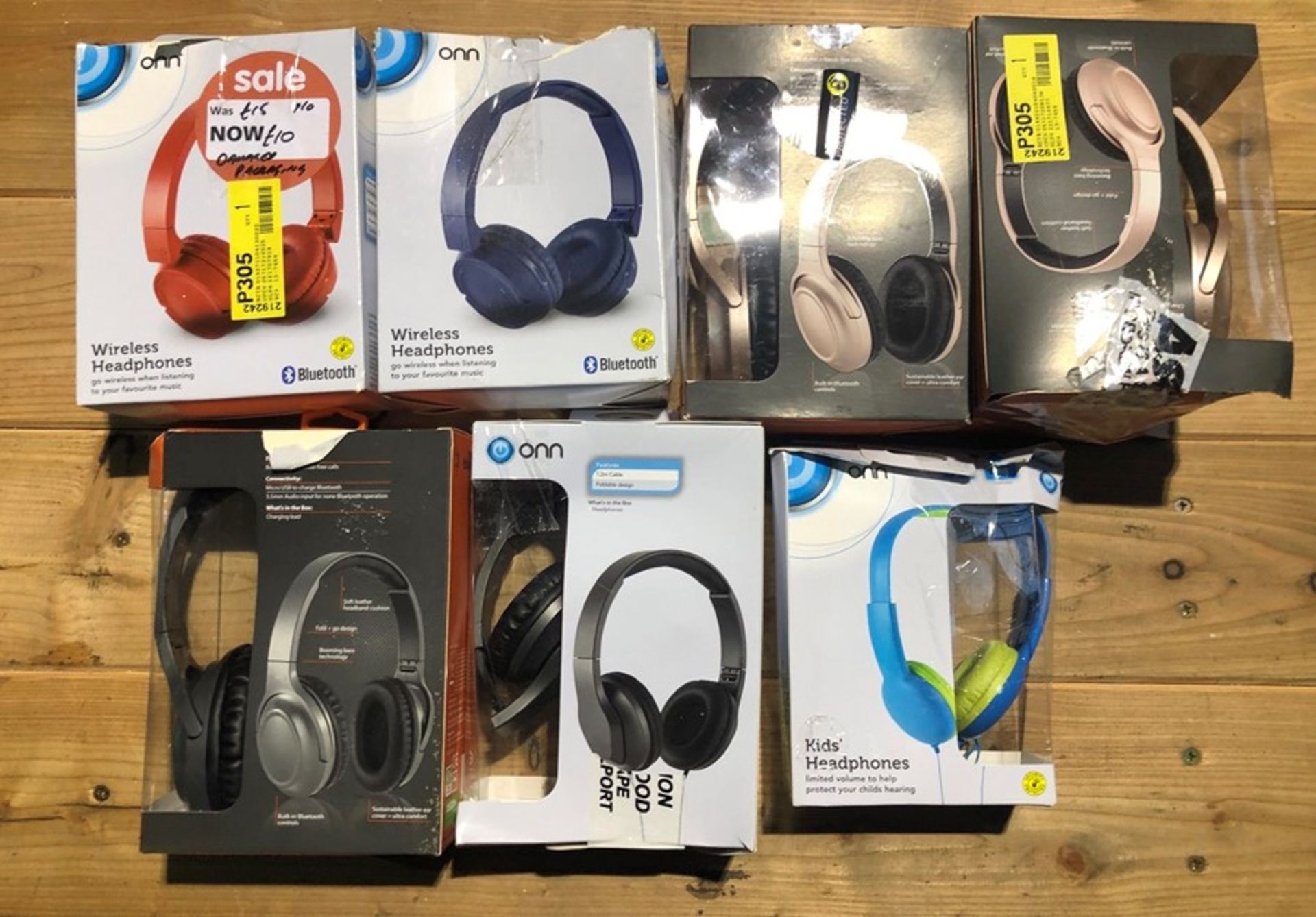 1 LOT TO CONTAIN ASSORTED HEADPHONES / BL-9242 (PUBLIC VIEWING AVAILABLE)