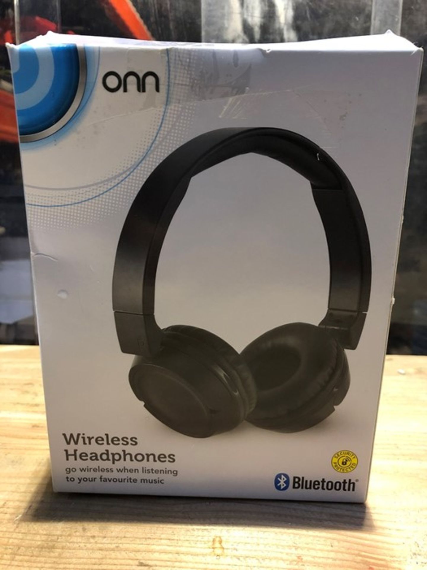 1 BOXED ONN BLUETOOTH WIRELESS HEADPHONES - BLACK (PUBLIC VIEWING AVAILABLE)