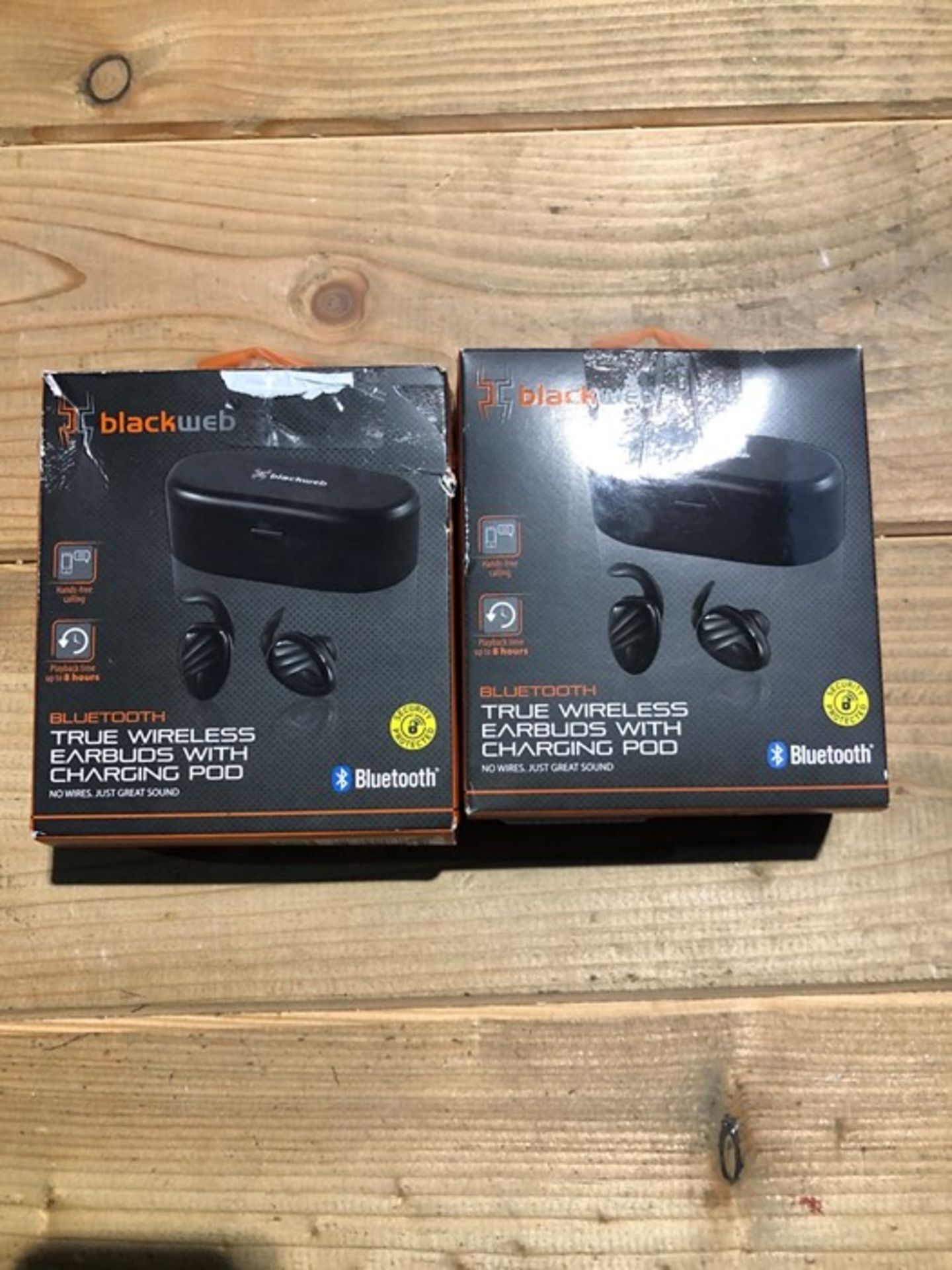 1 LOT TO CONTAIN 2 BLACKWEB BLUETOOTH TRUE WIRELESS EARBUDS WITH CHARGING POD IN BLACK / RRP £49.