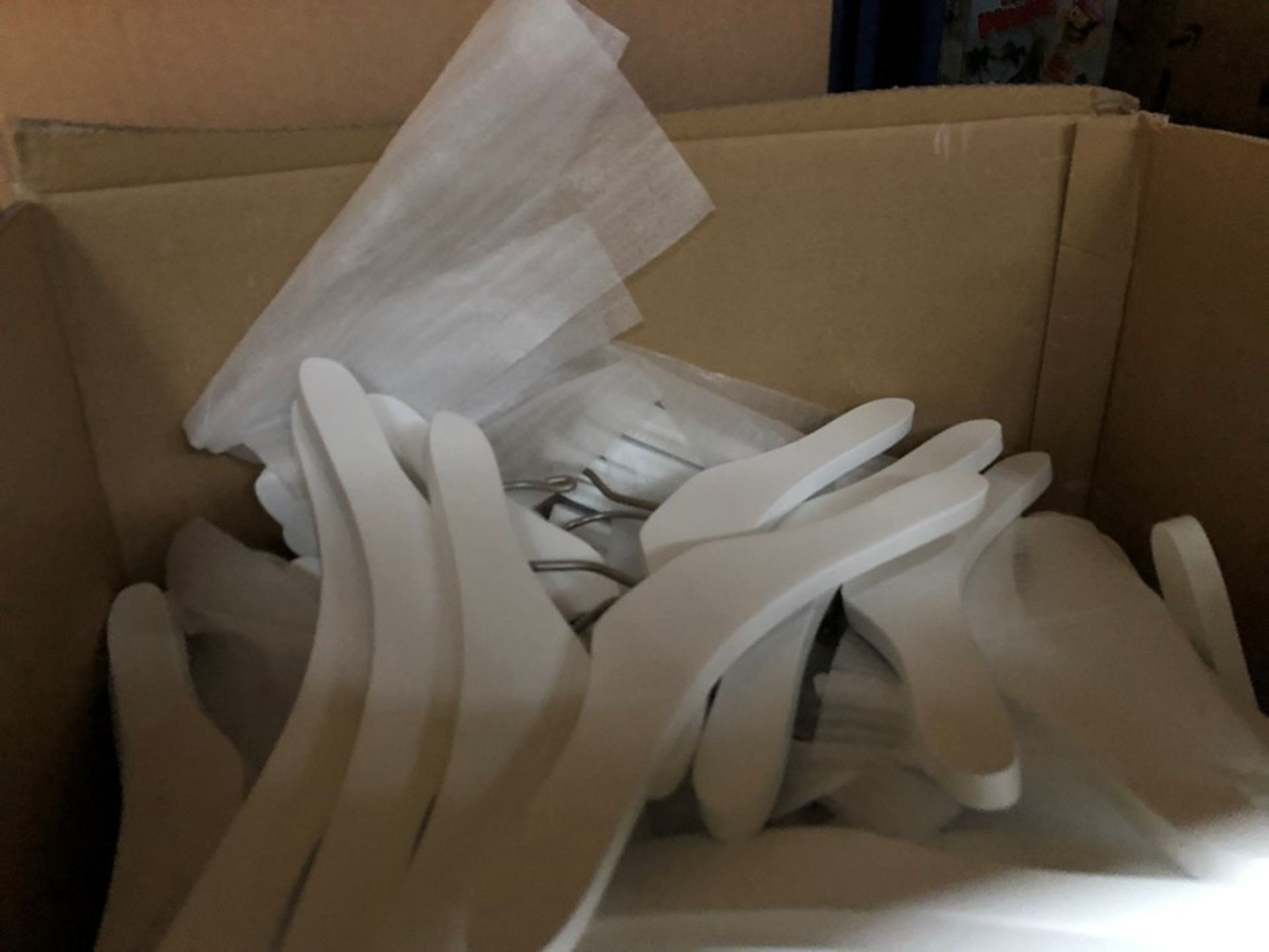 1 LOT TO CONTAIN A BOX FILLED WITH SMALL COAT HANGERS IN WHITE (PUBLIC VIEWING AVAILABLE)